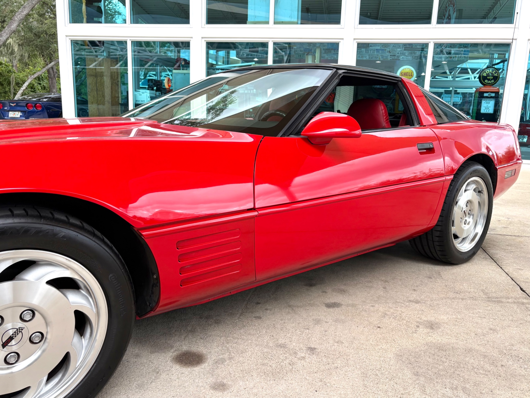 Vehicle photo 14
