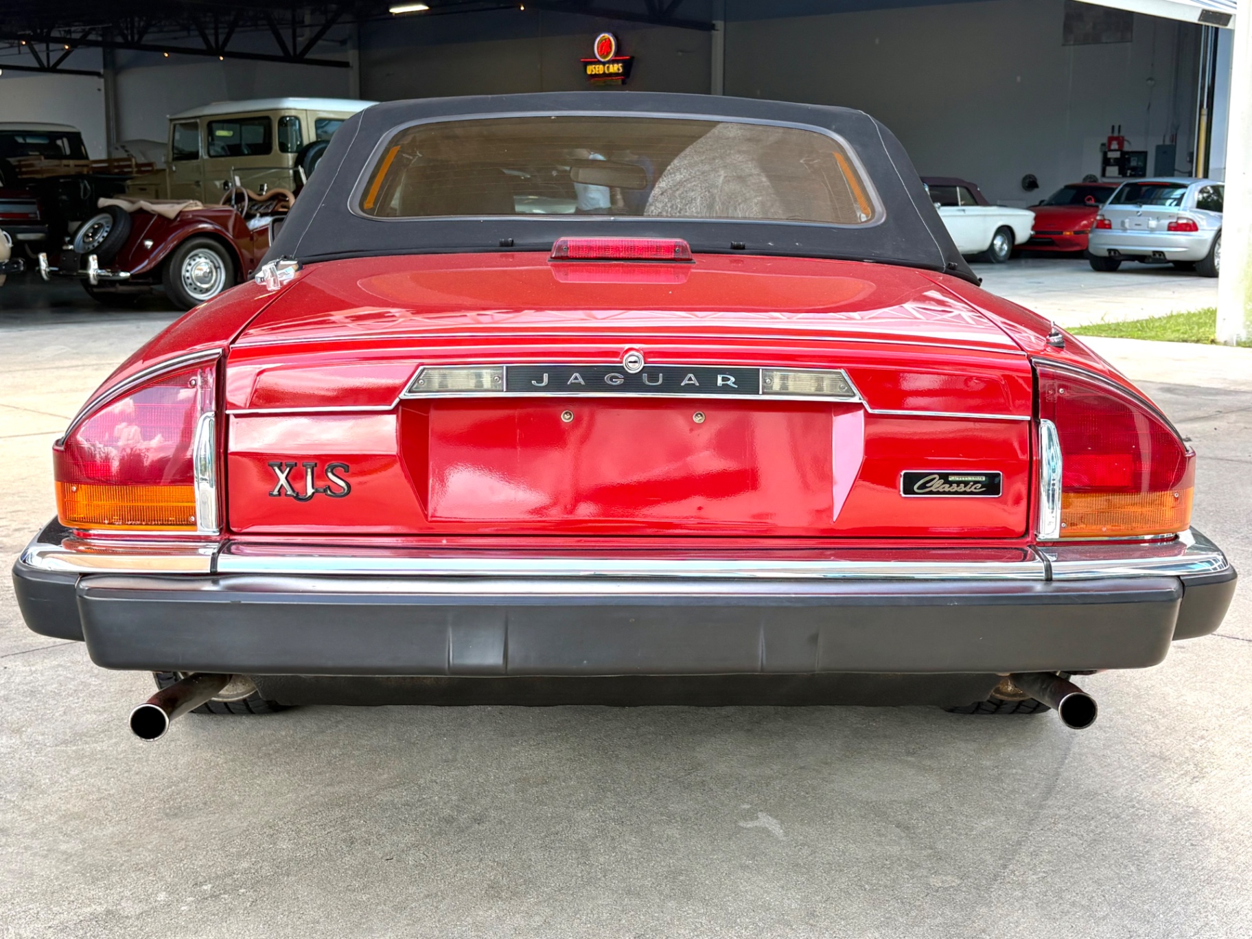 Vehicle photo 23