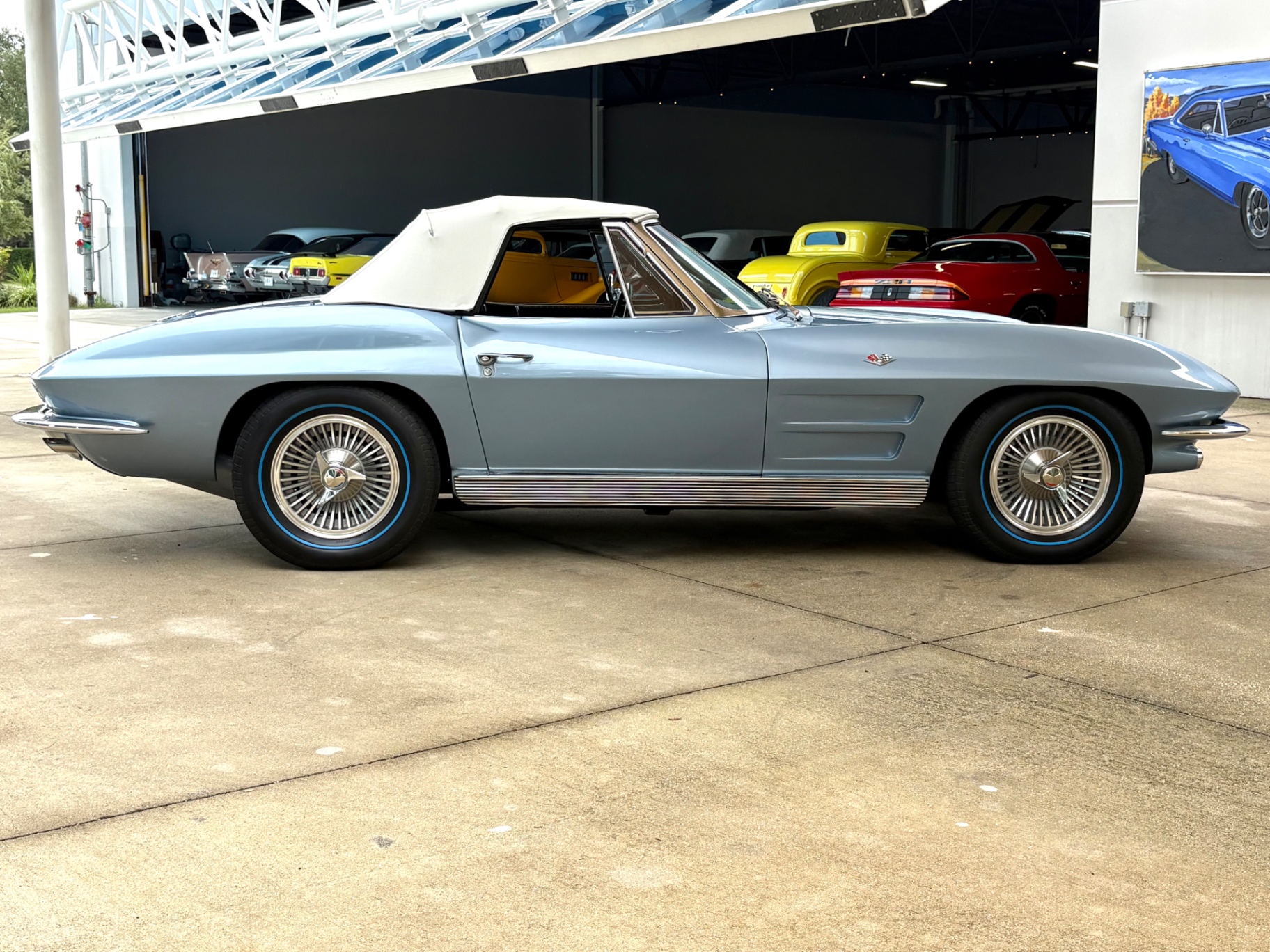 Vehicle photo 23