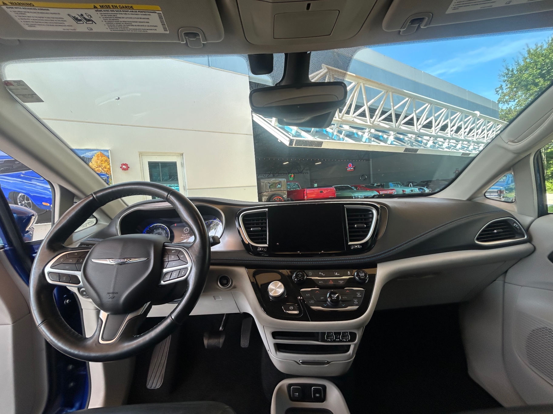 Vehicle photo 31