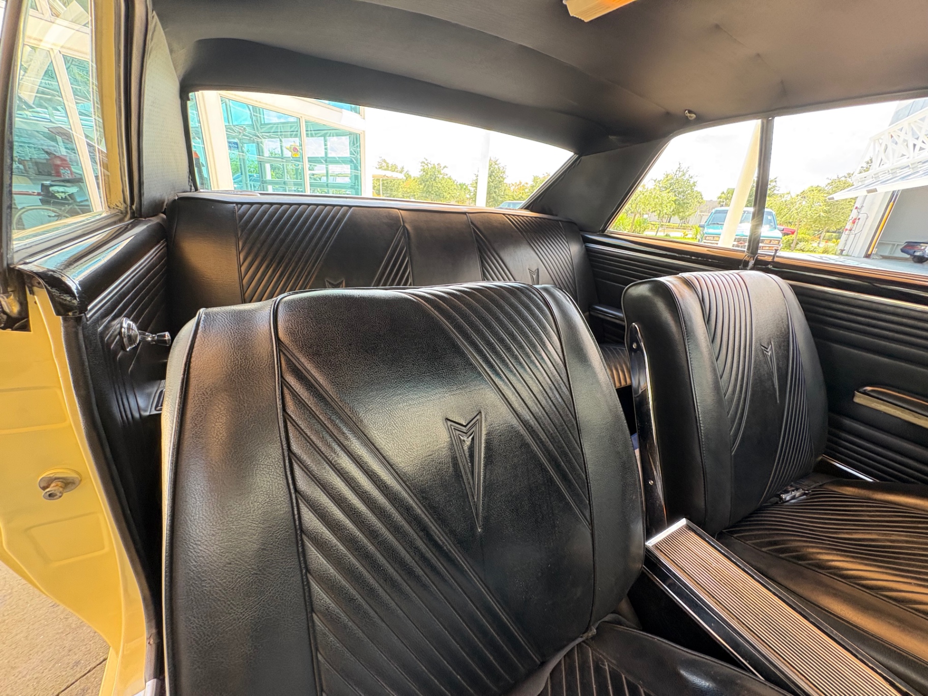 Vehicle photo 42