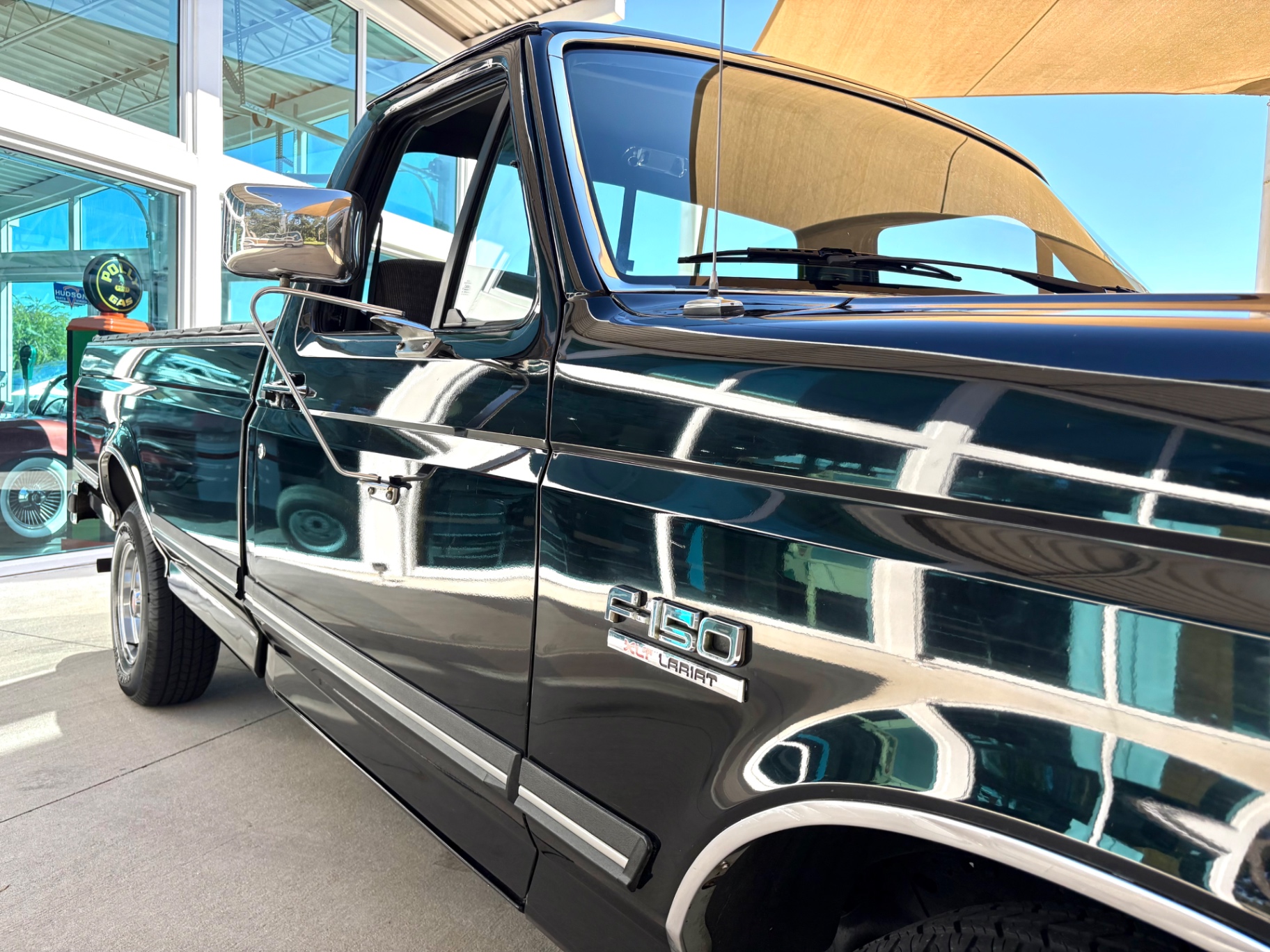 Vehicle photo 19
