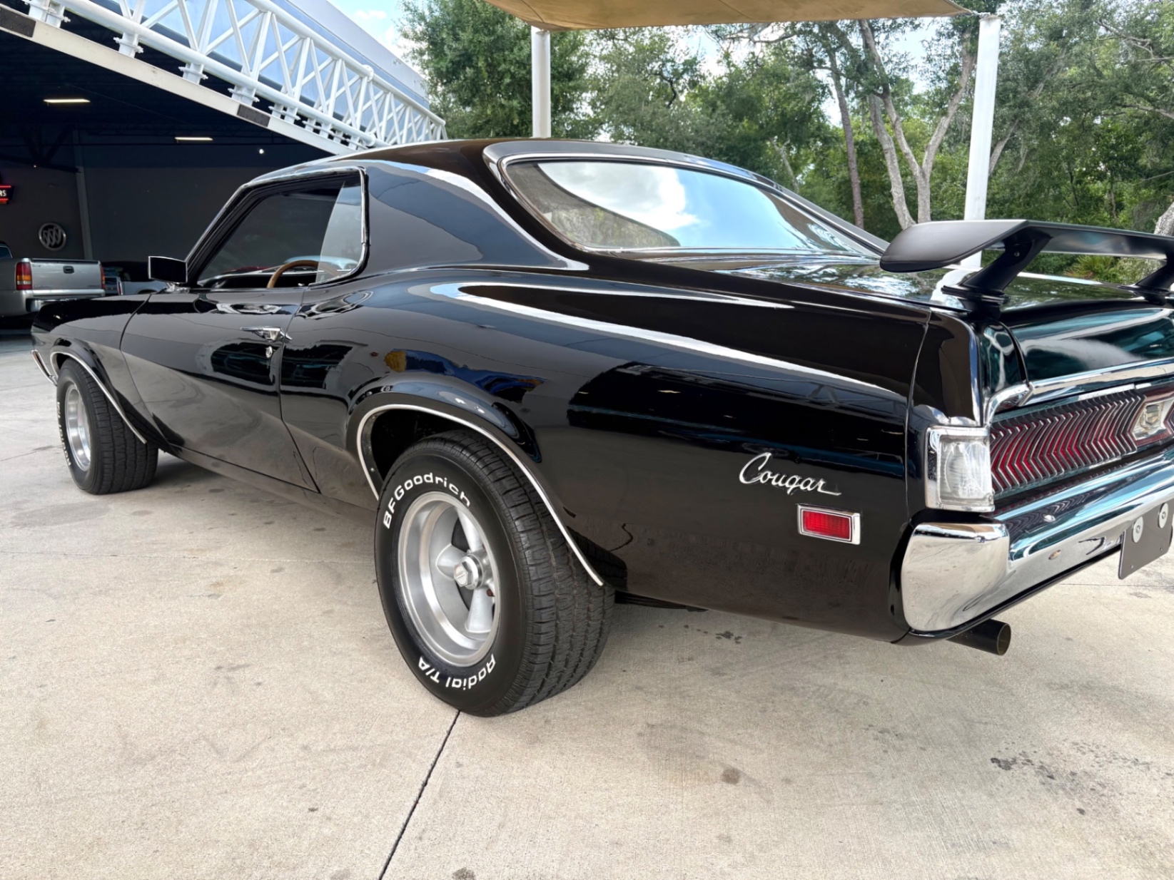Vehicle photo 15
