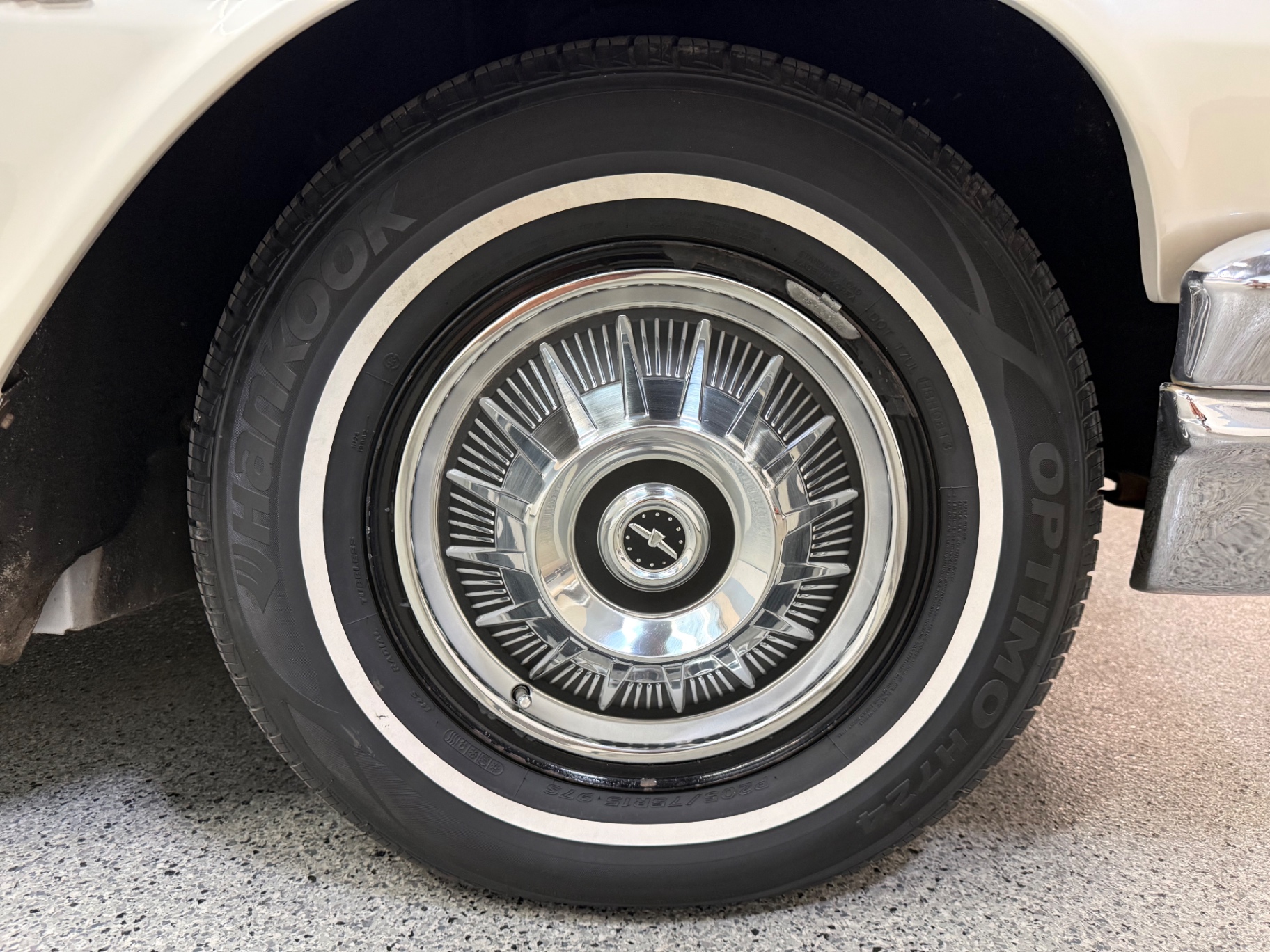 Vehicle photo 20