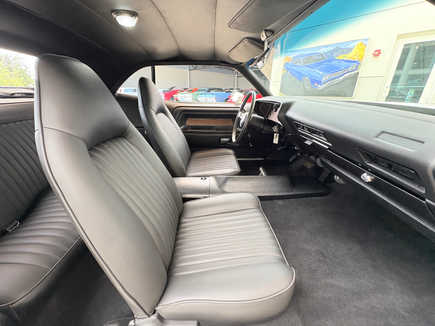 Vehicle photo 45