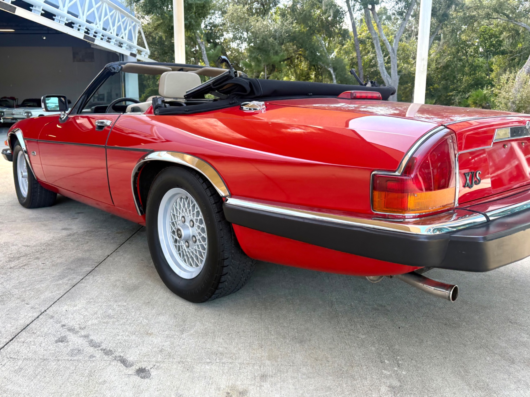 Vehicle photo 15