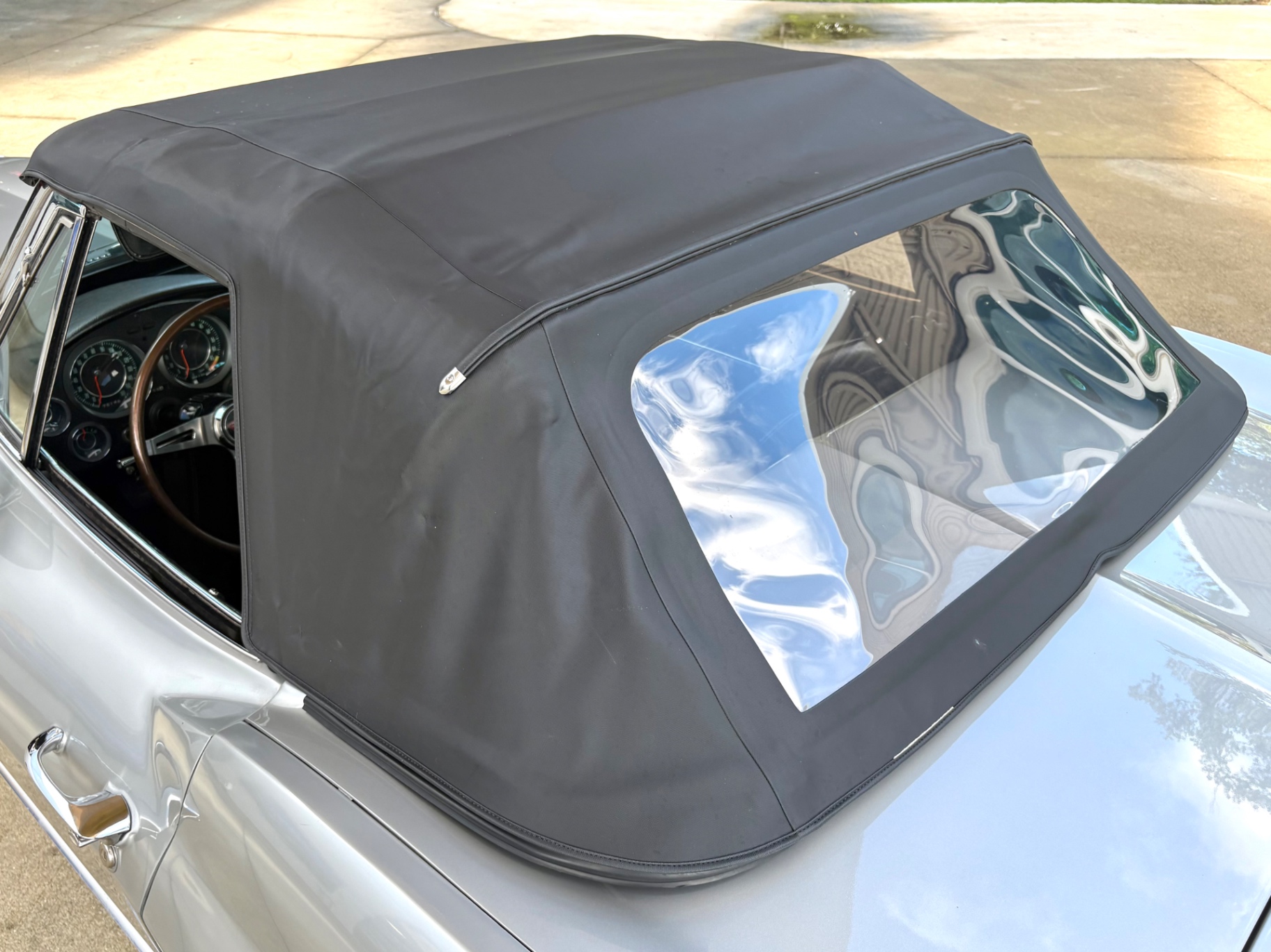 Vehicle photo 25