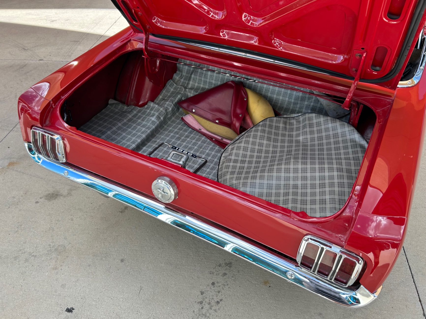 Vehicle photo 7