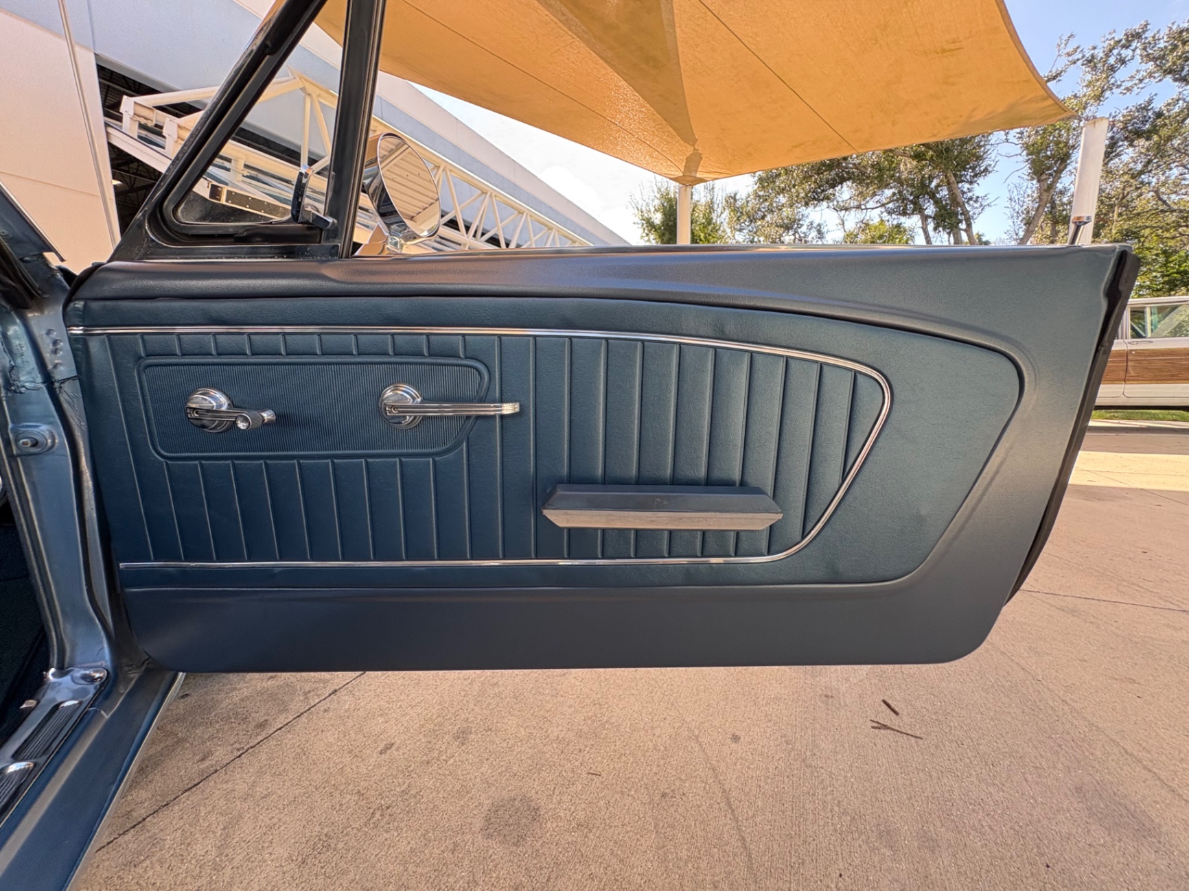 Vehicle photo 40