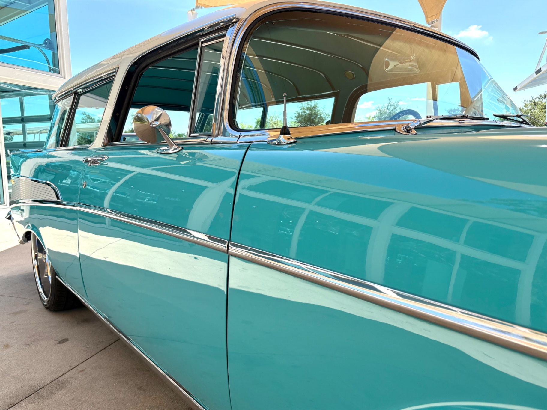 Vehicle photo 17