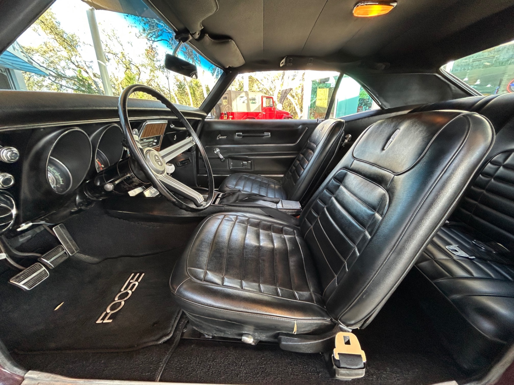 Vehicle photo 37