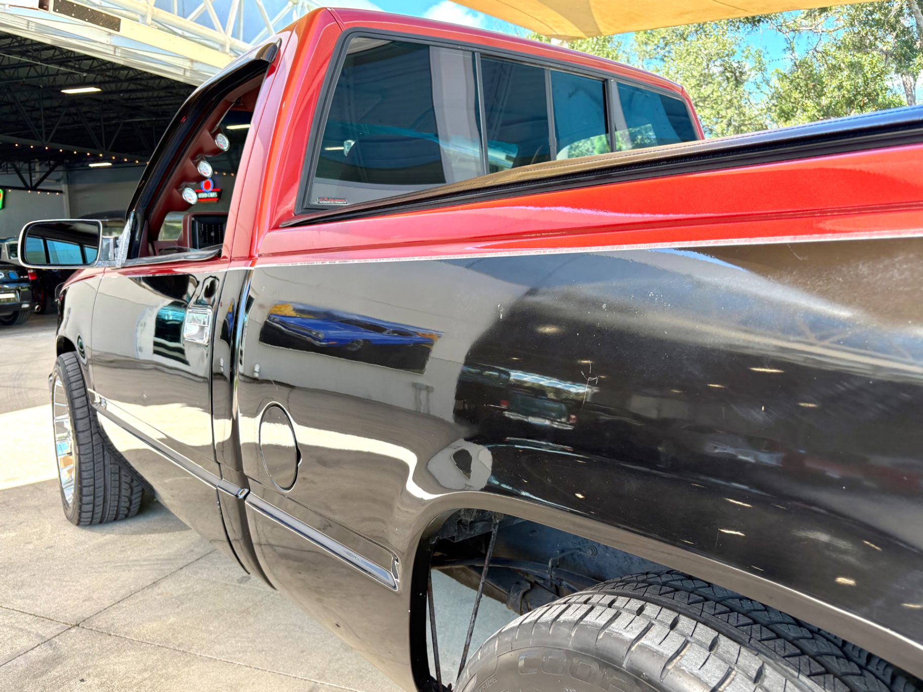 Vehicle photo 12