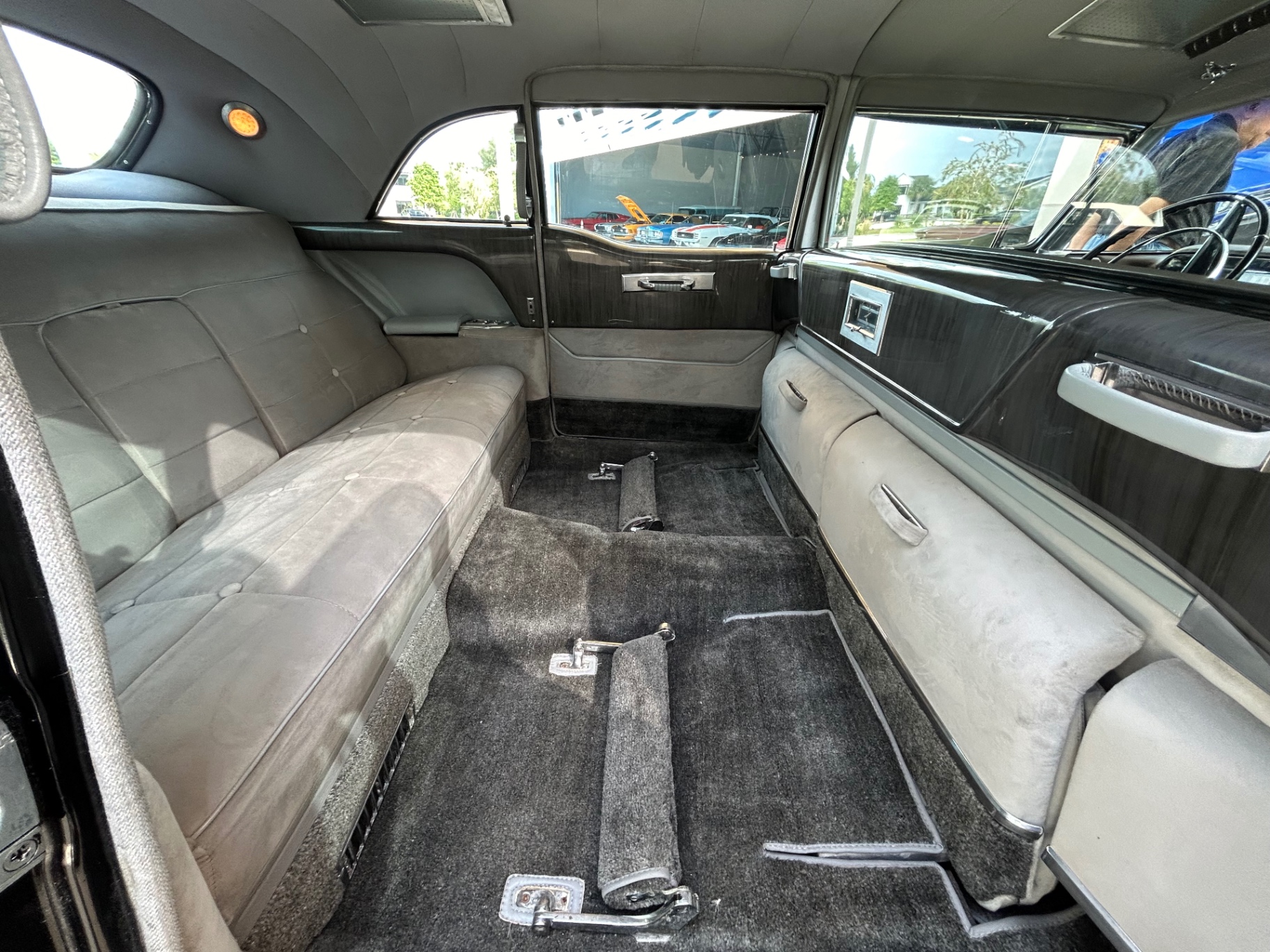 Vehicle photo 32