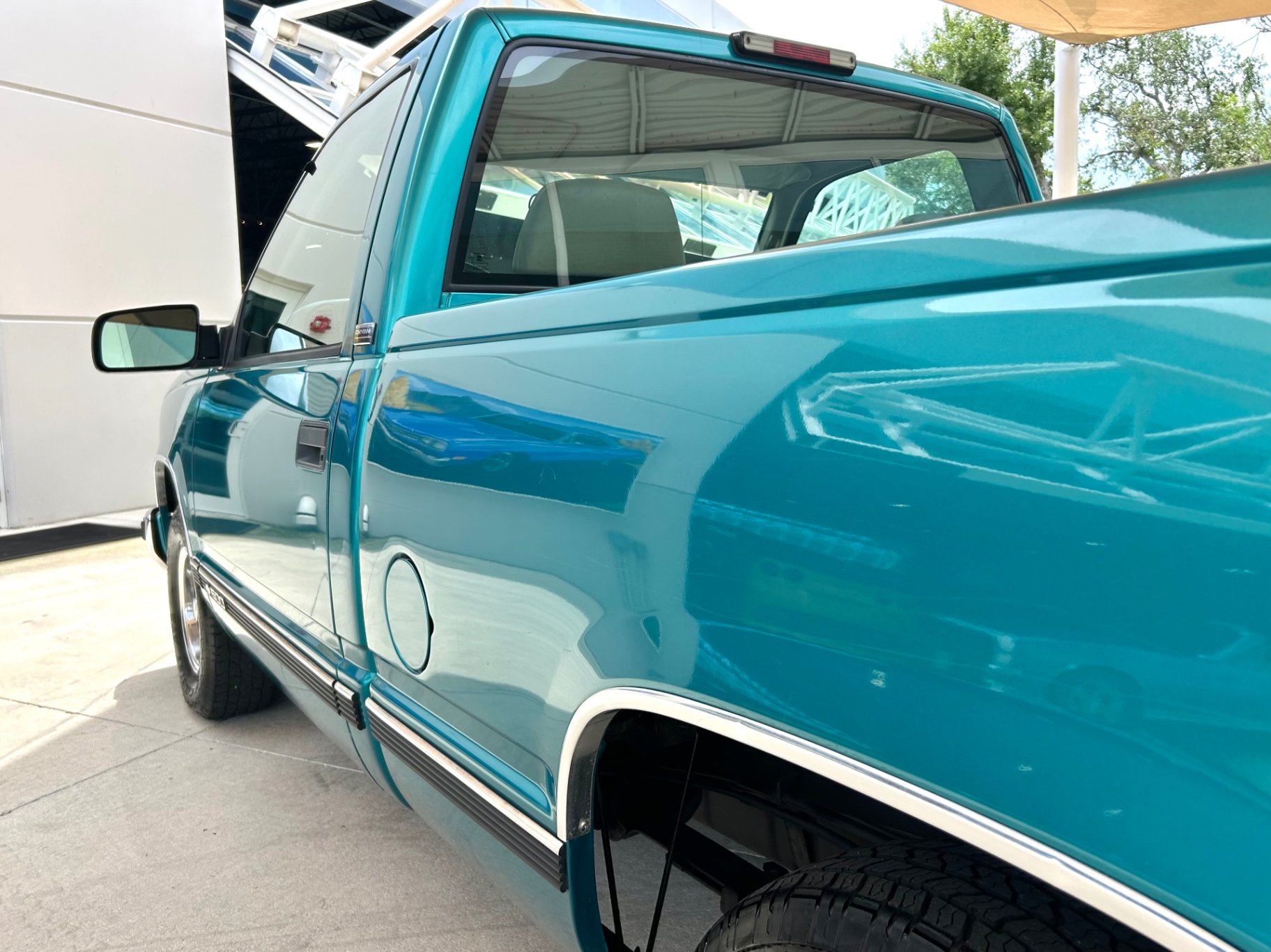 Vehicle photo 13