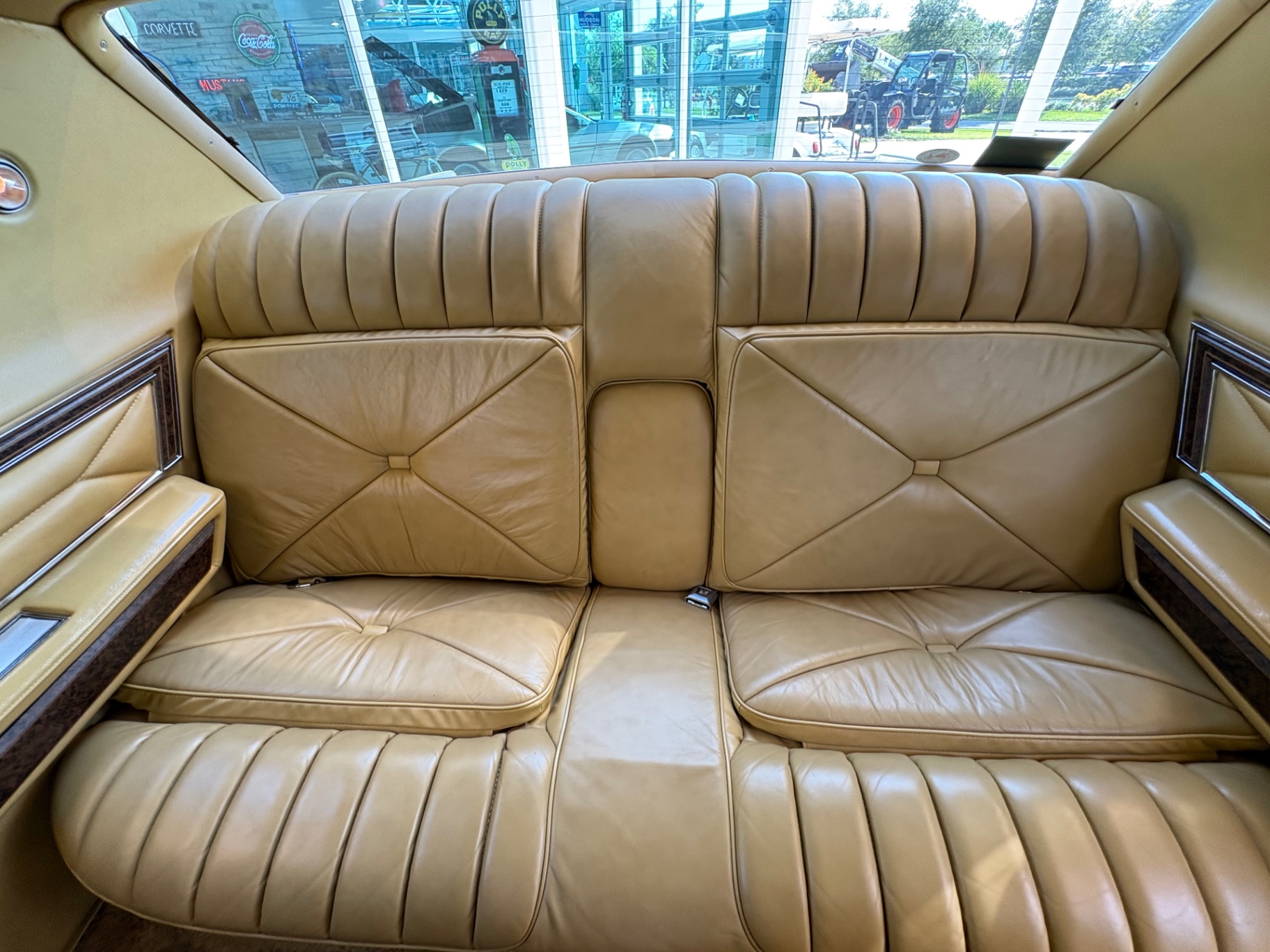 Vehicle photo 34