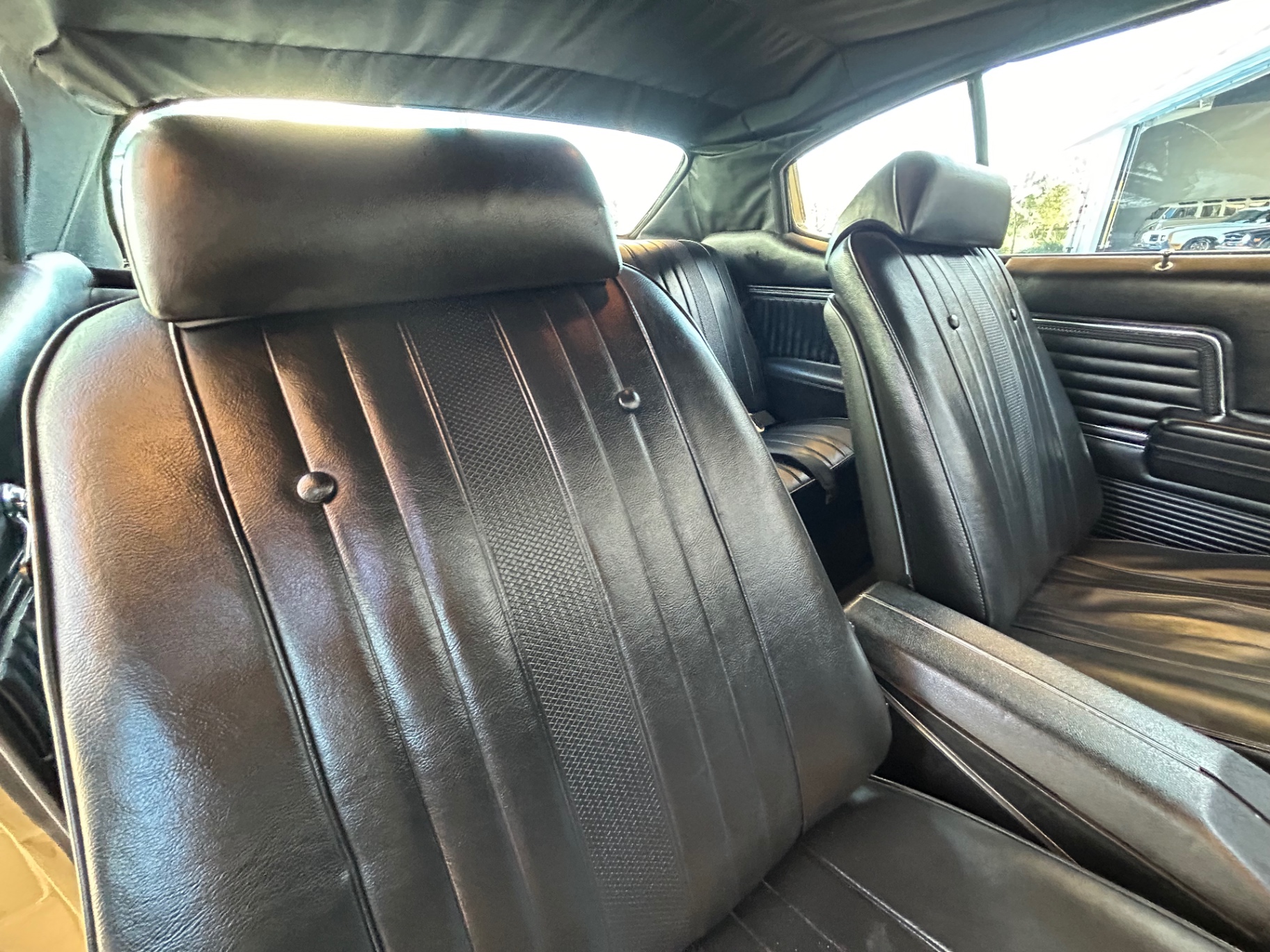 Vehicle photo 28