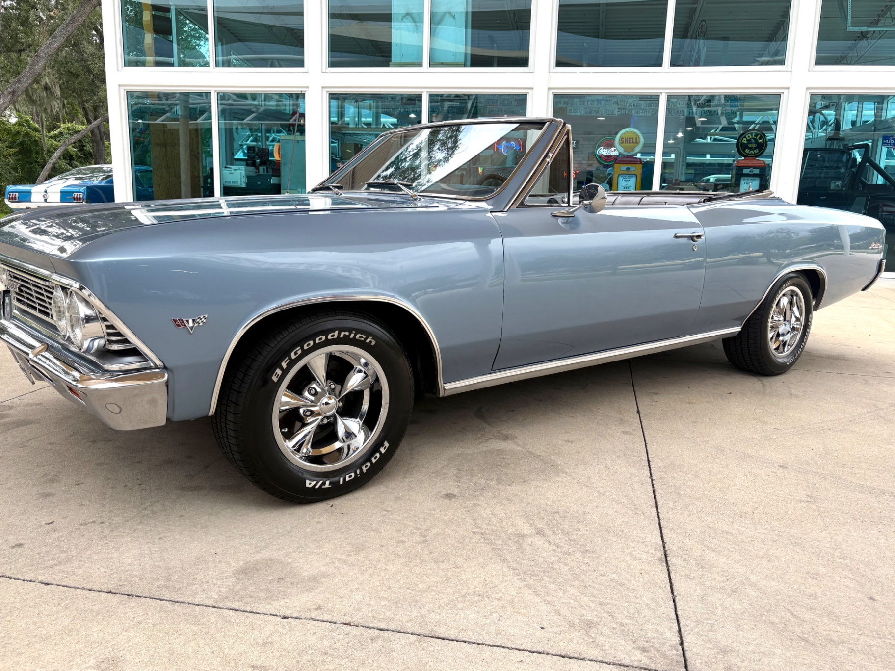 Vehicle photo 12