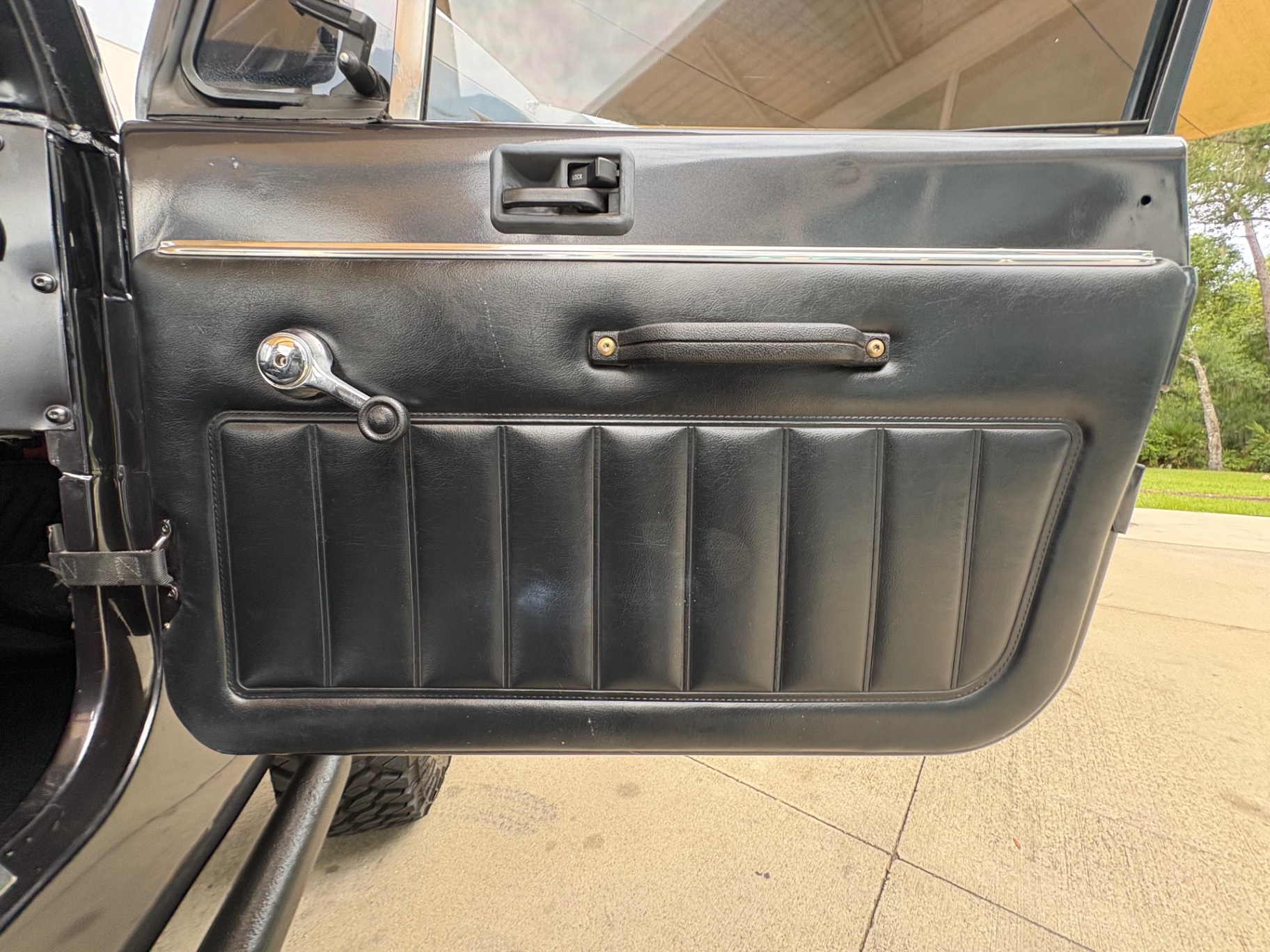 Vehicle photo 37