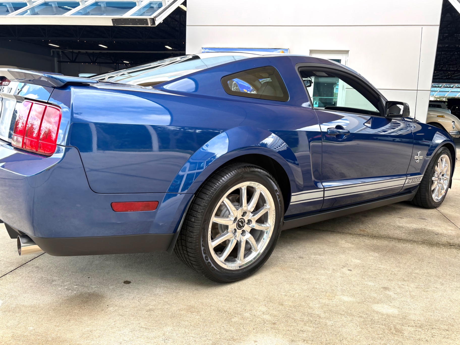 Vehicle photo 16