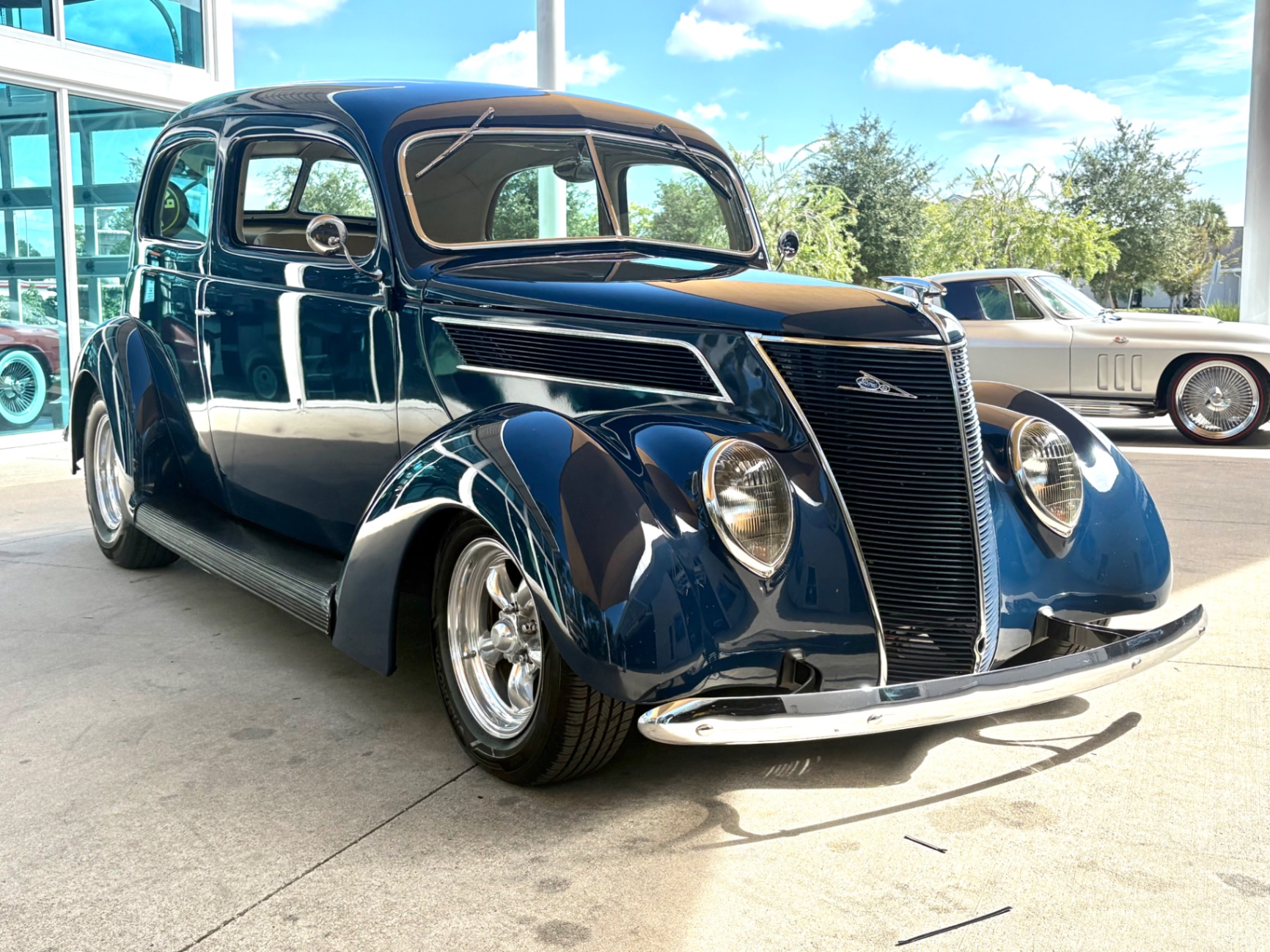 Vehicle photo 3