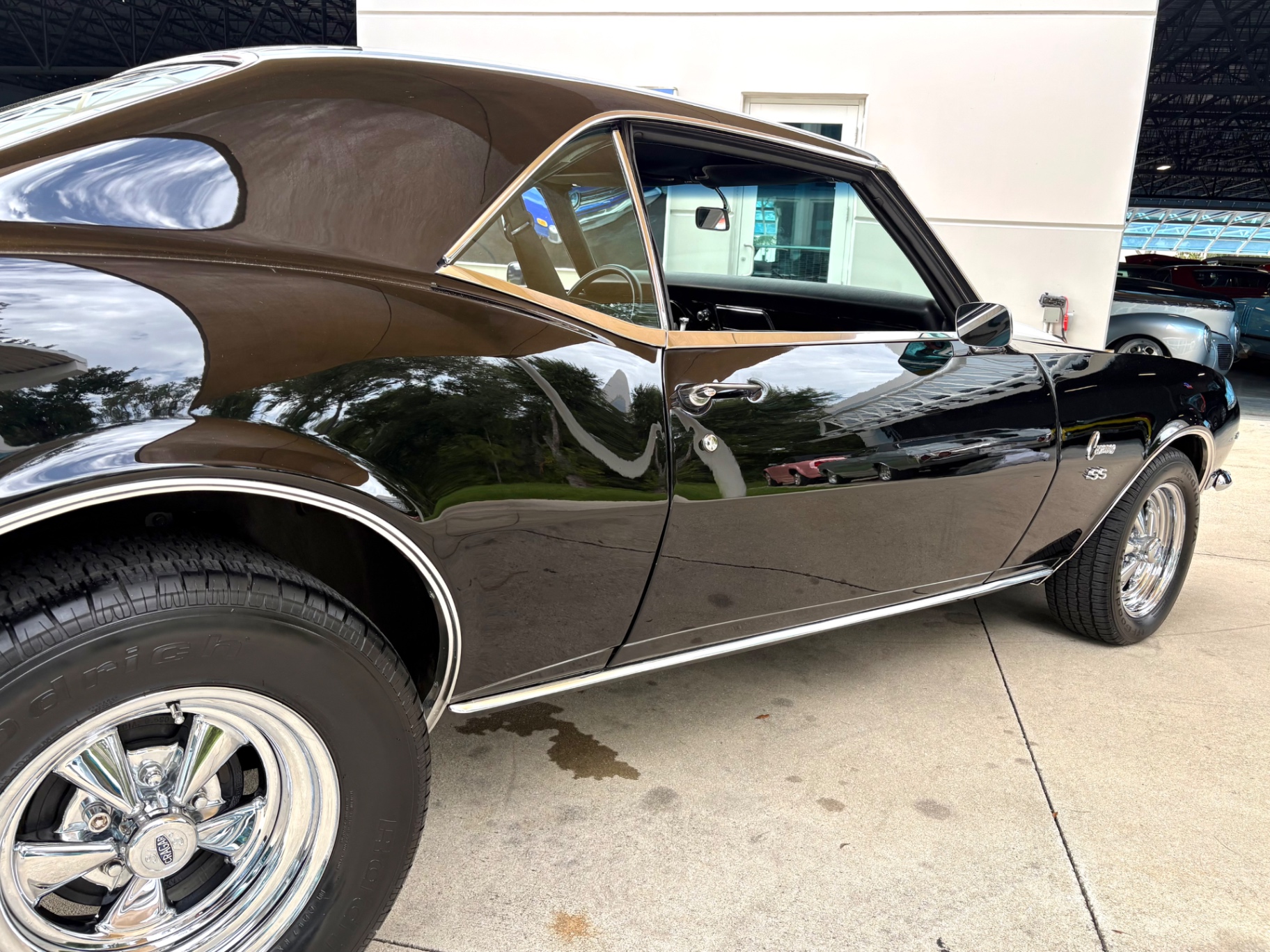 Vehicle photo 17