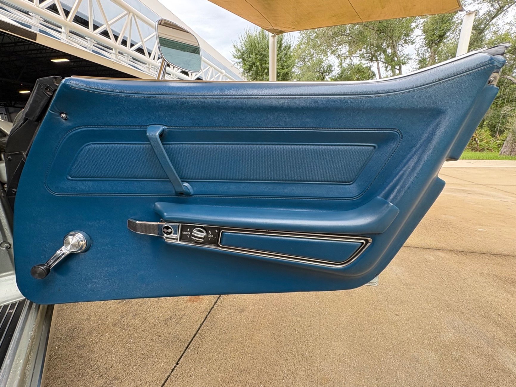 Vehicle photo 43