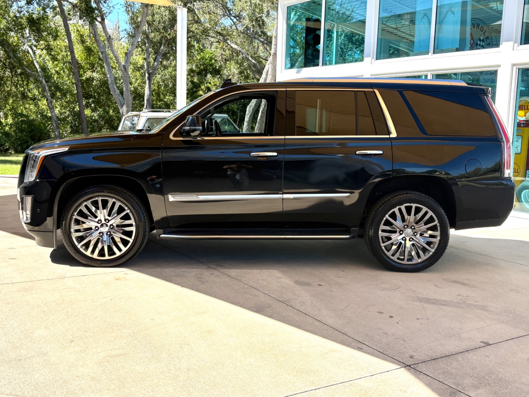 Vehicle photo 10