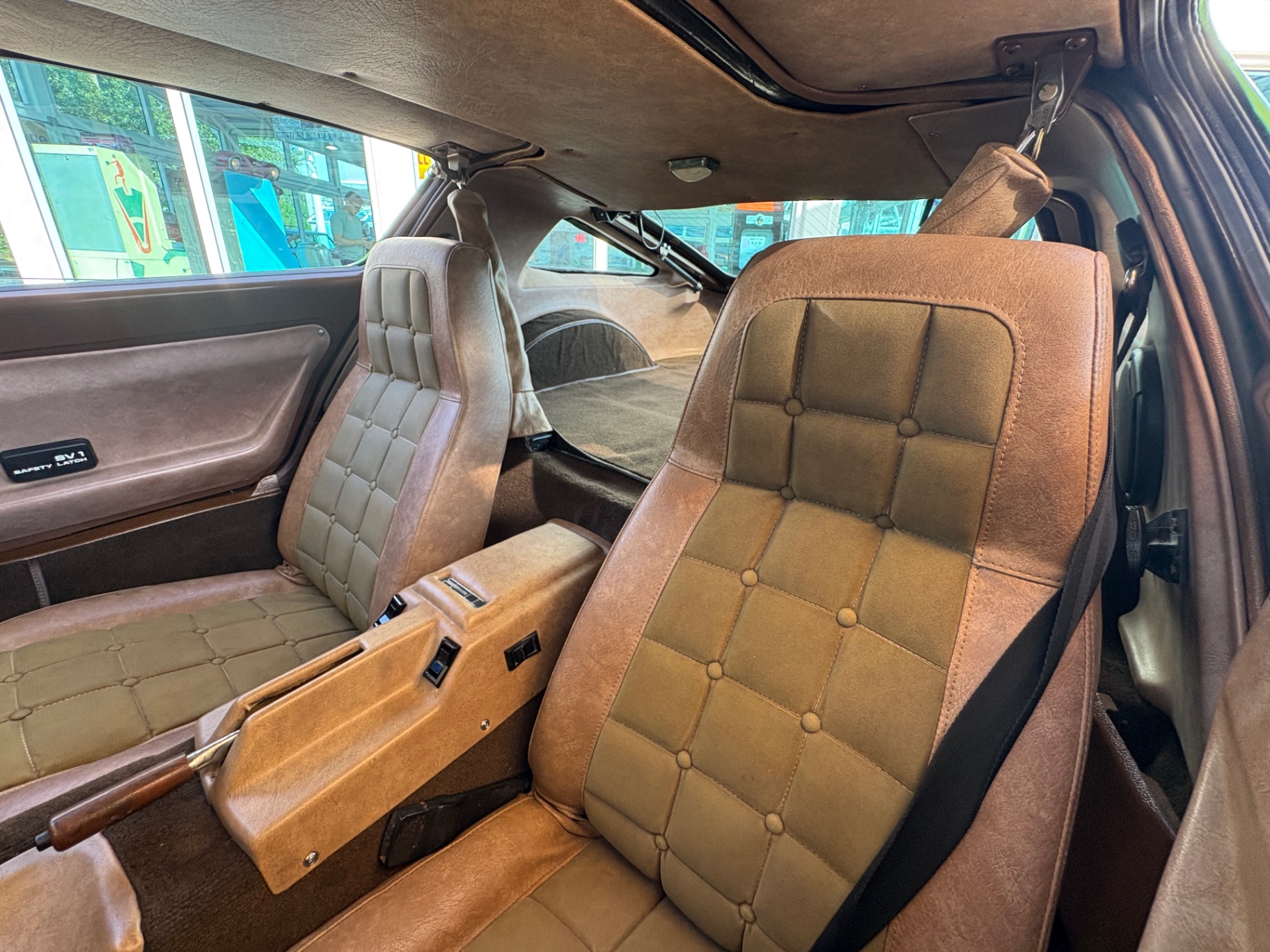 Vehicle photo 32