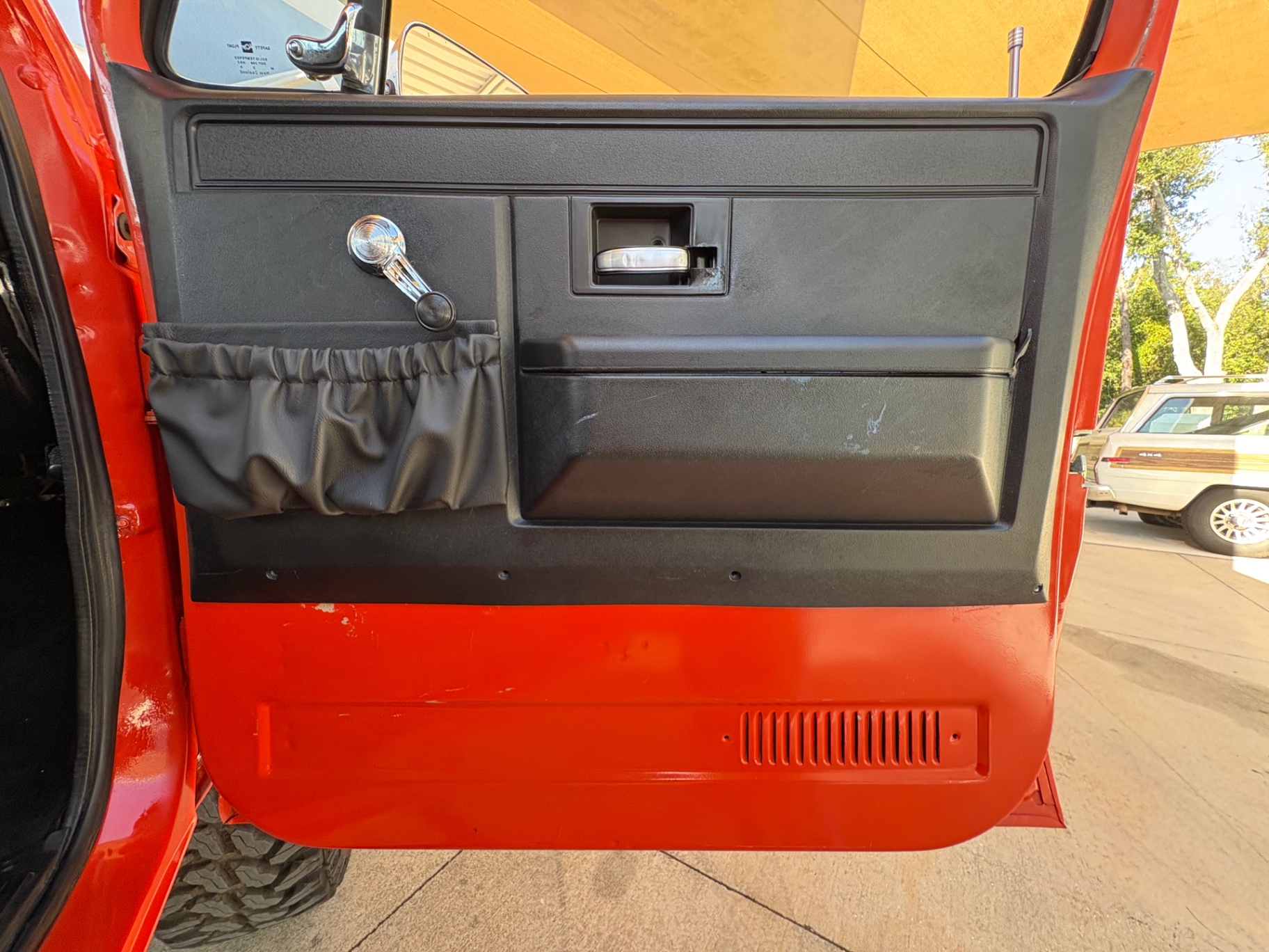 Vehicle photo 41