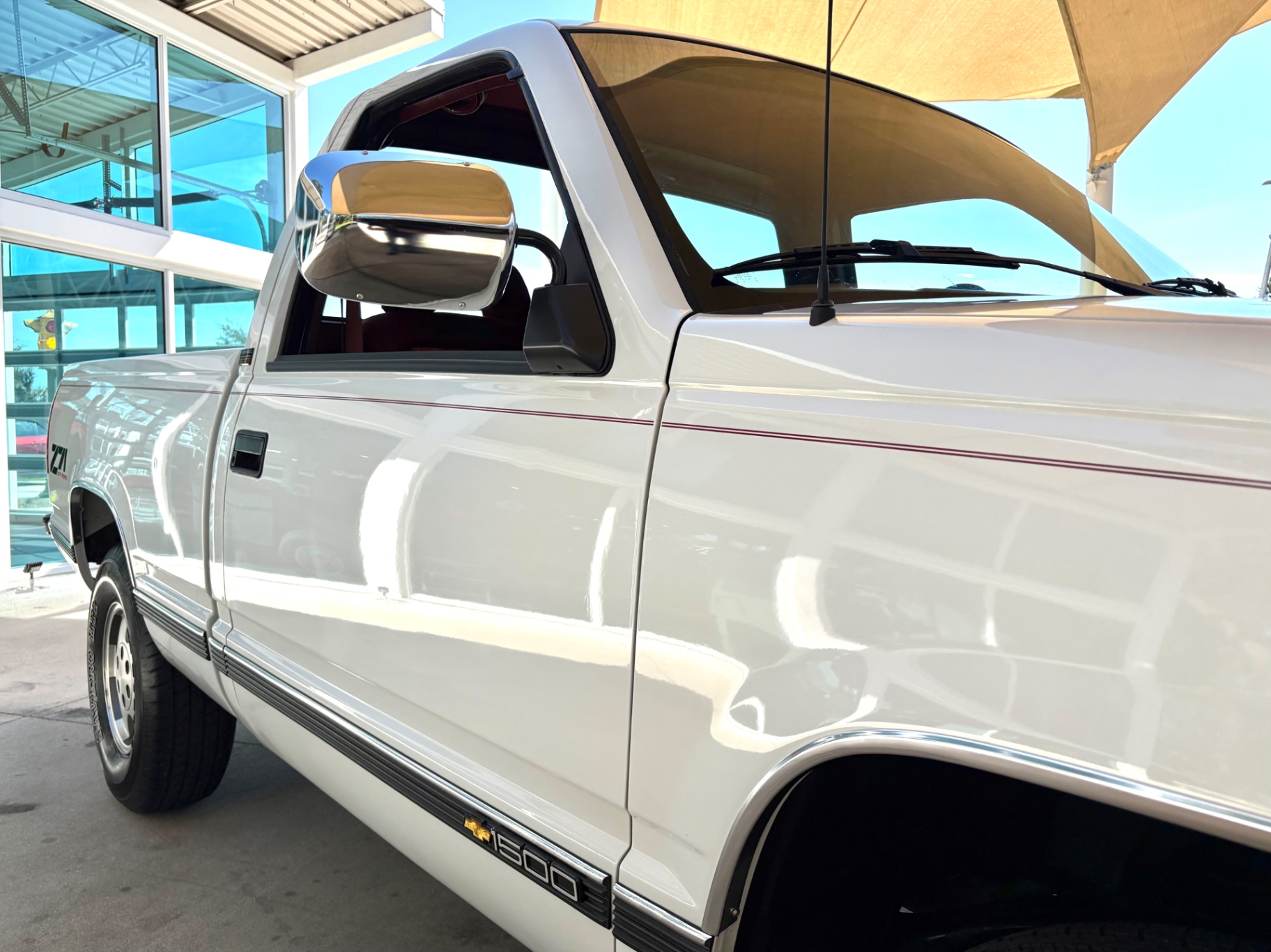 Vehicle photo 17