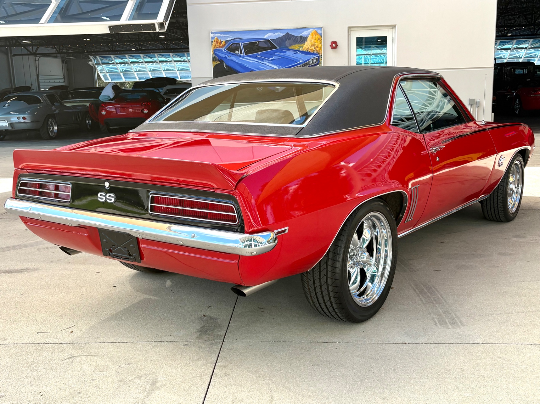 Vehicle photo 6