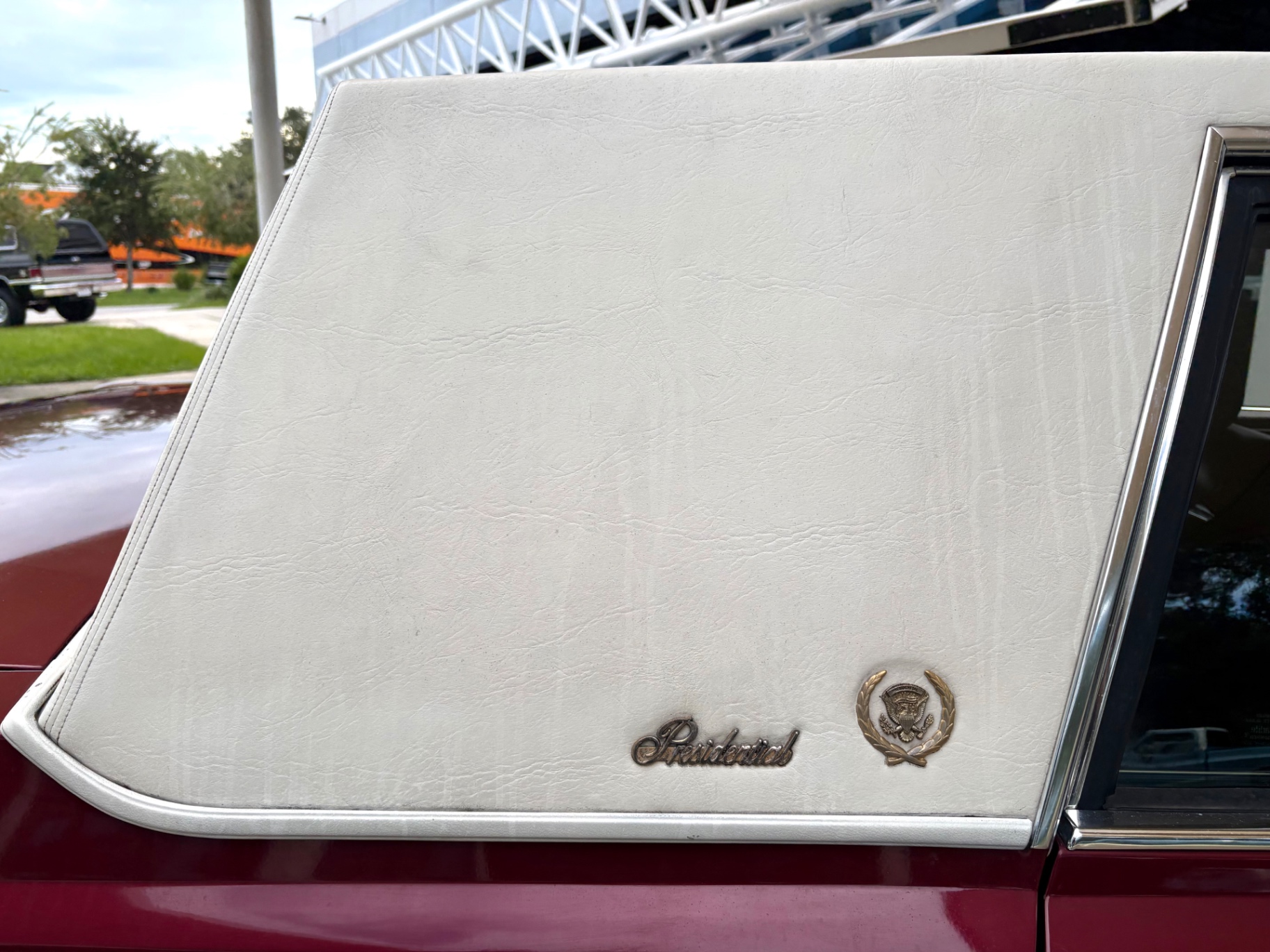 Vehicle photo 23
