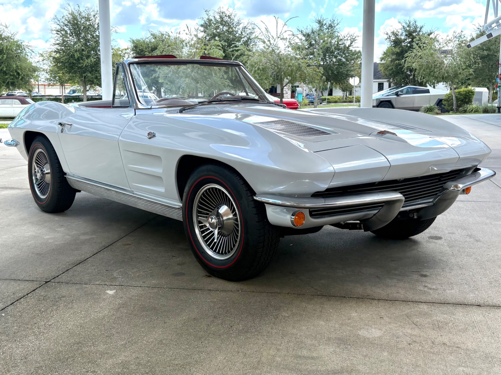 Vehicle photo 4