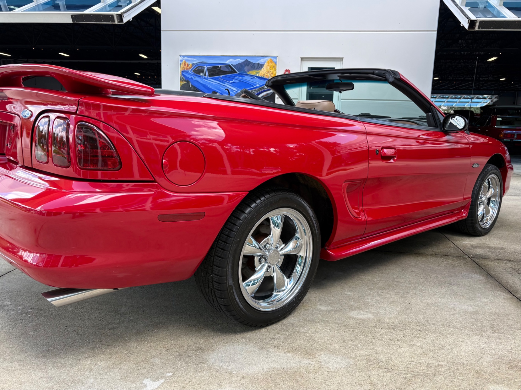 Vehicle photo 16