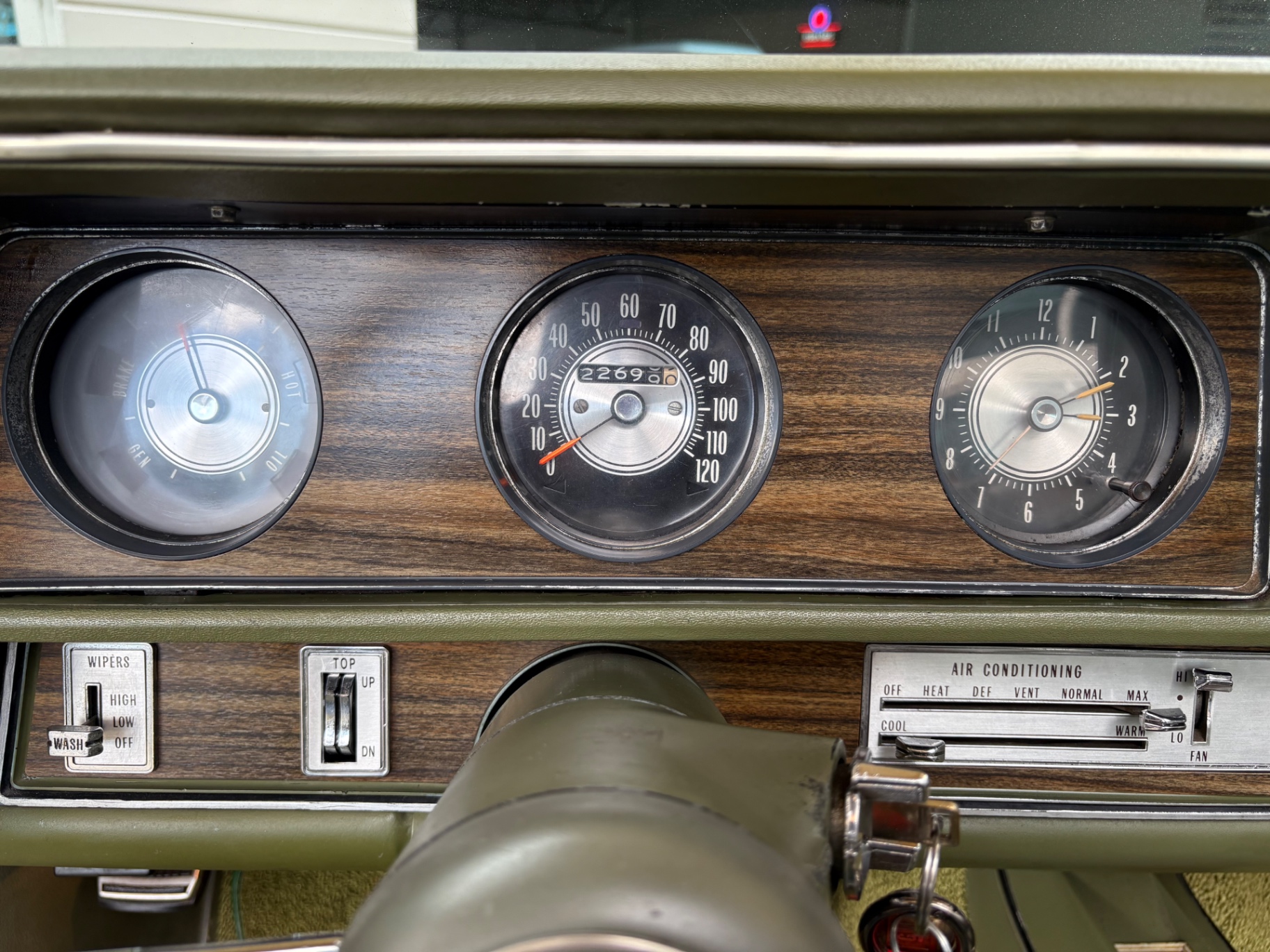 Vehicle photo 43