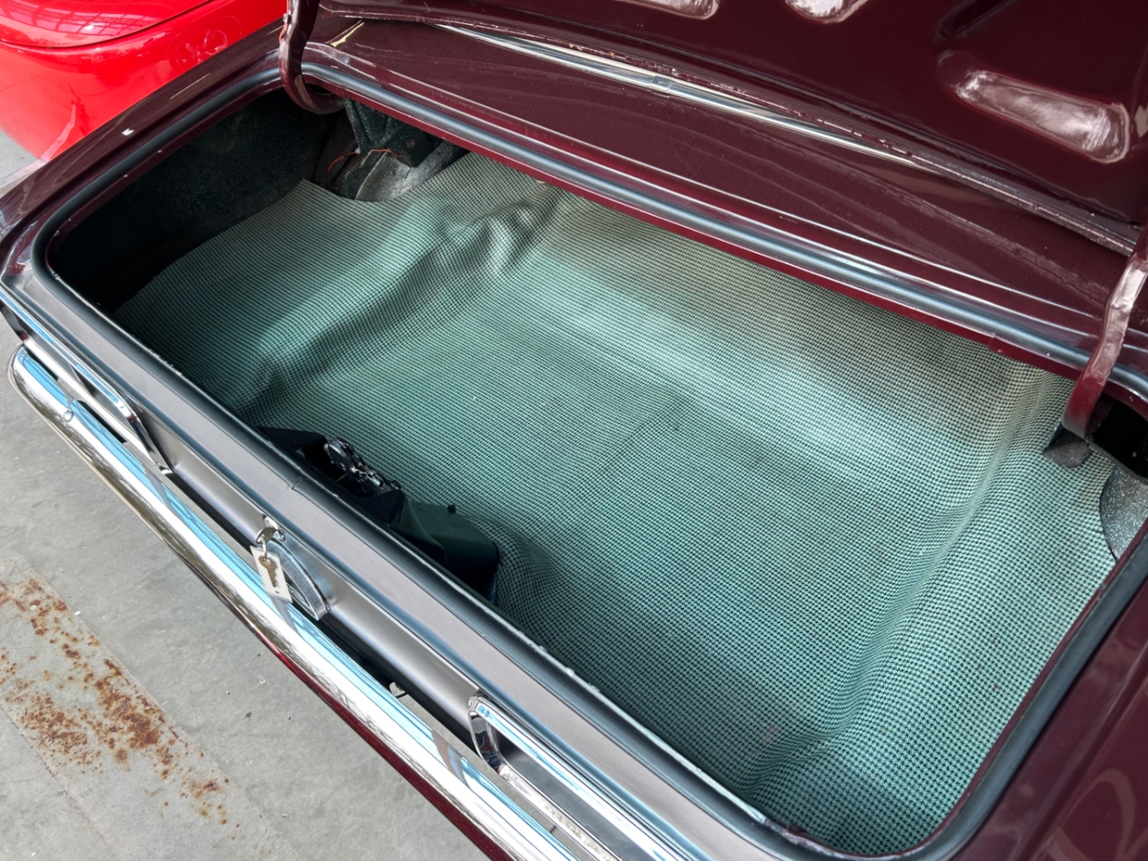 Vehicle photo 7