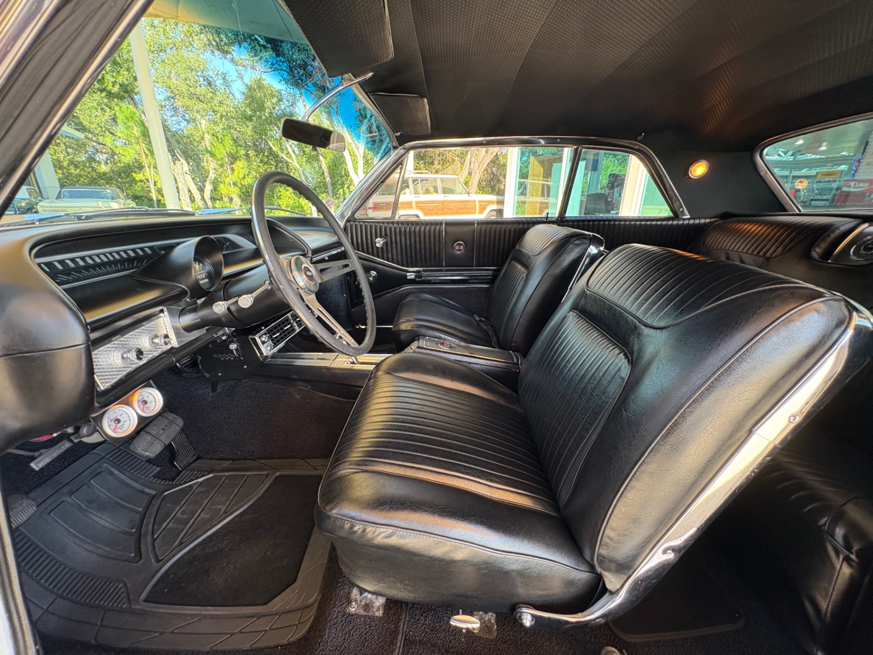 Vehicle photo 40