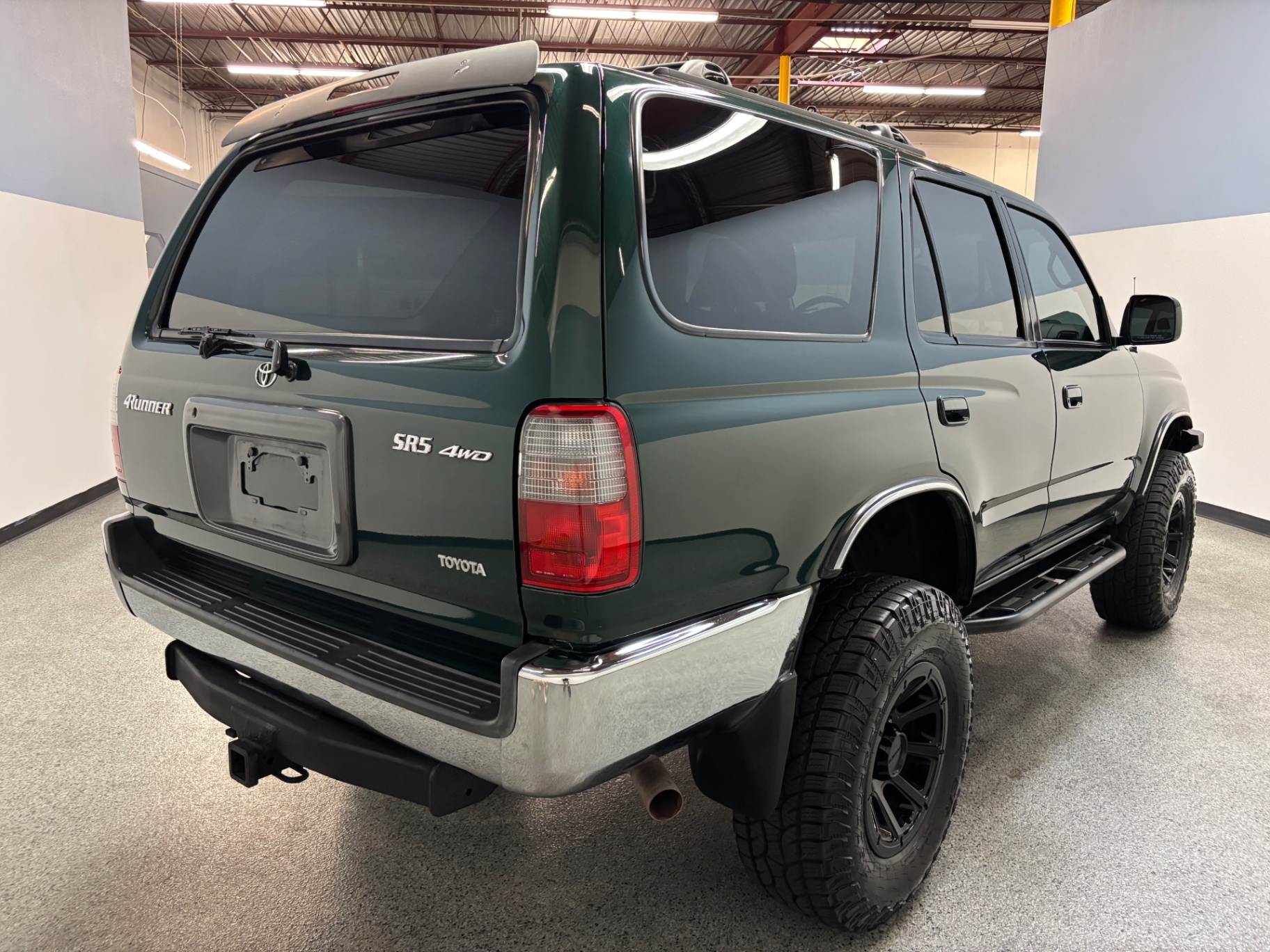 Vehicle photo 7