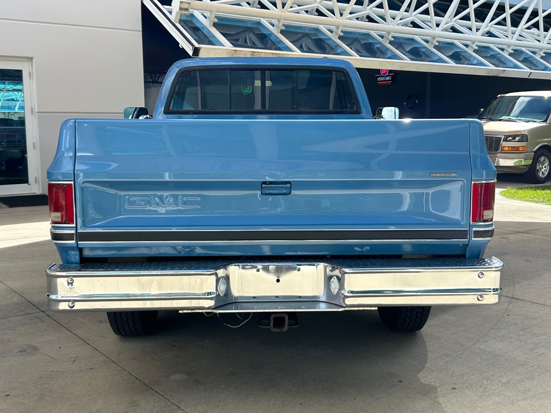 Vehicle photo 5