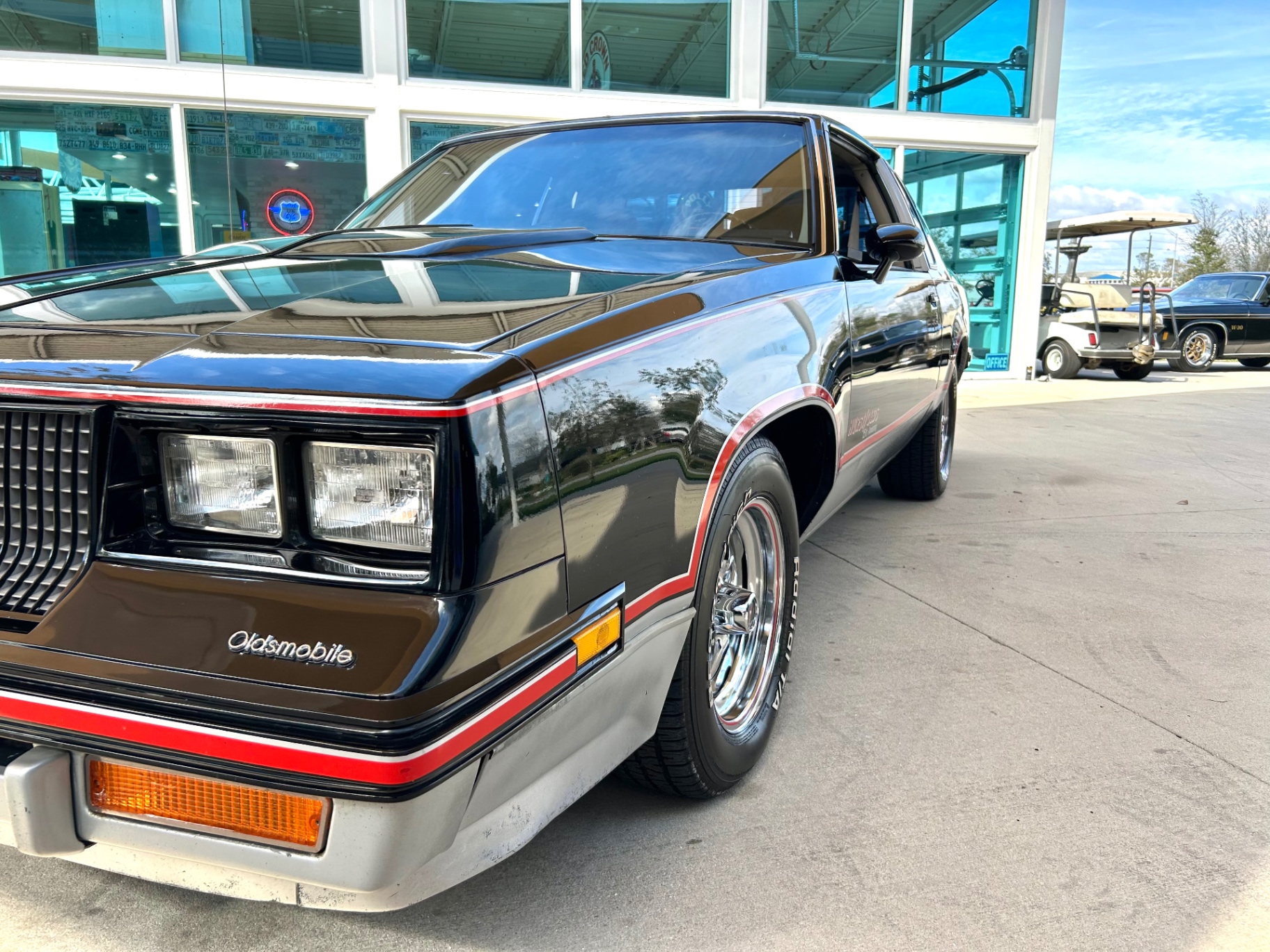 Vehicle photo 10