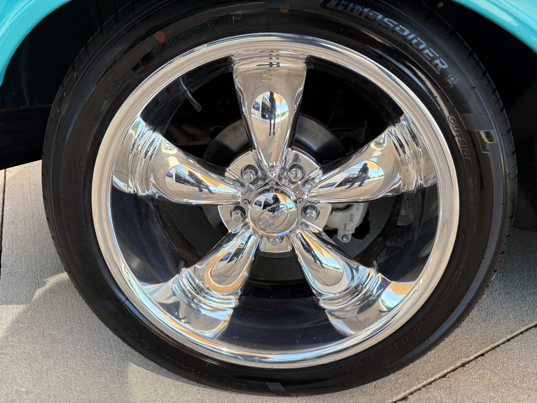 Vehicle photo 19