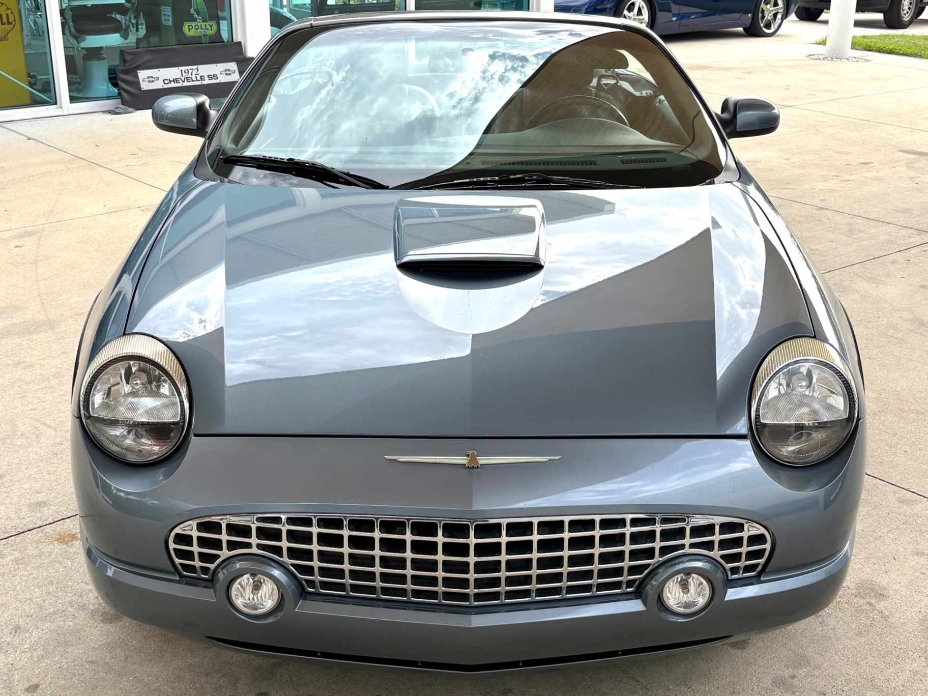Vehicle photo 3