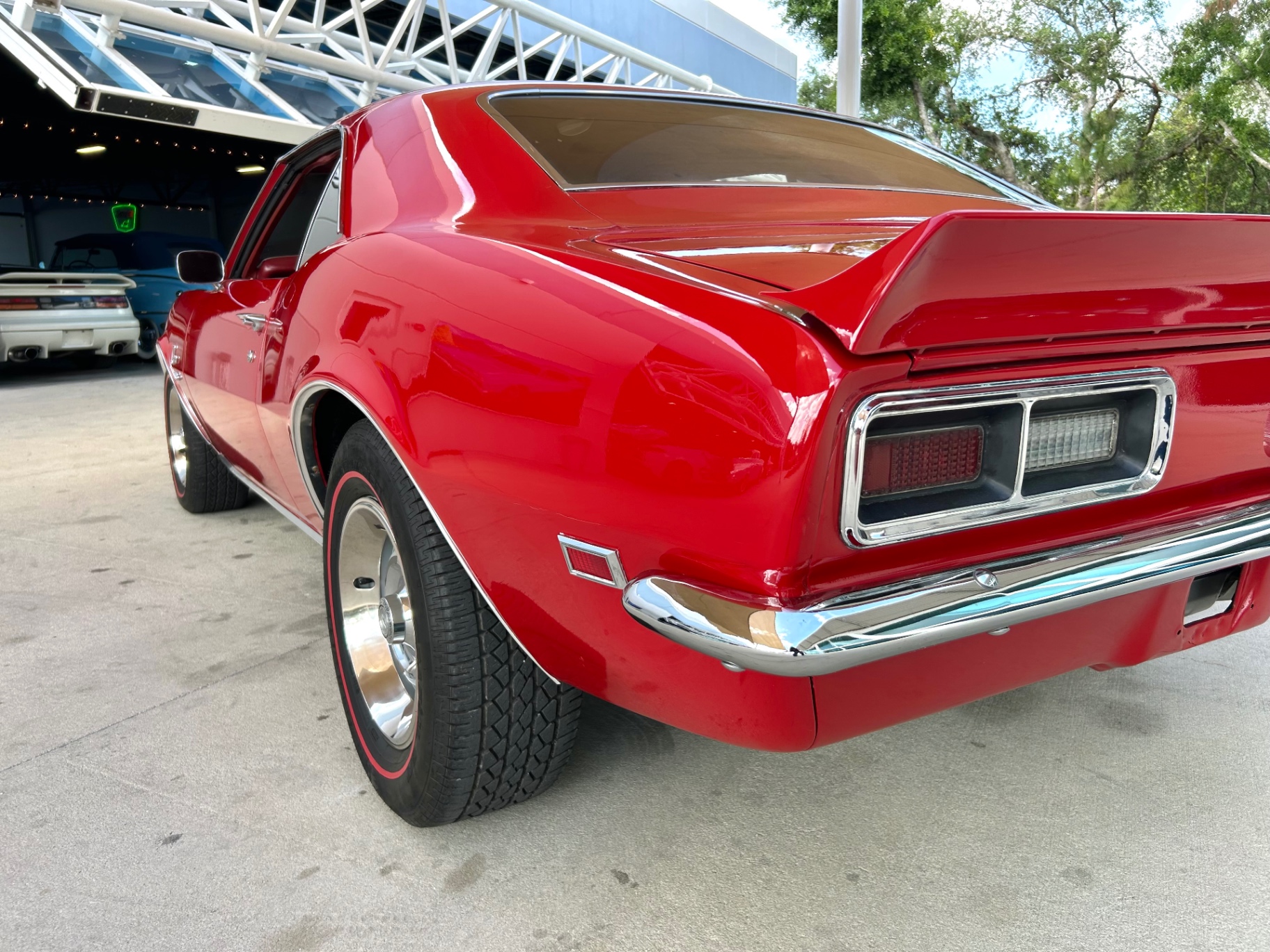 Vehicle photo 16