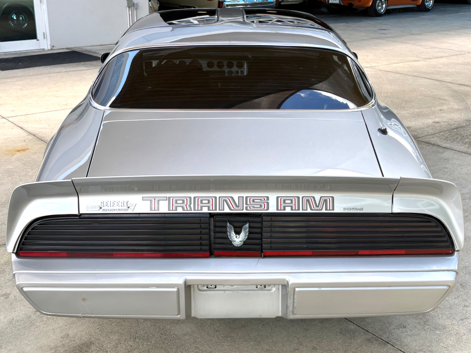 Vehicle photo 8