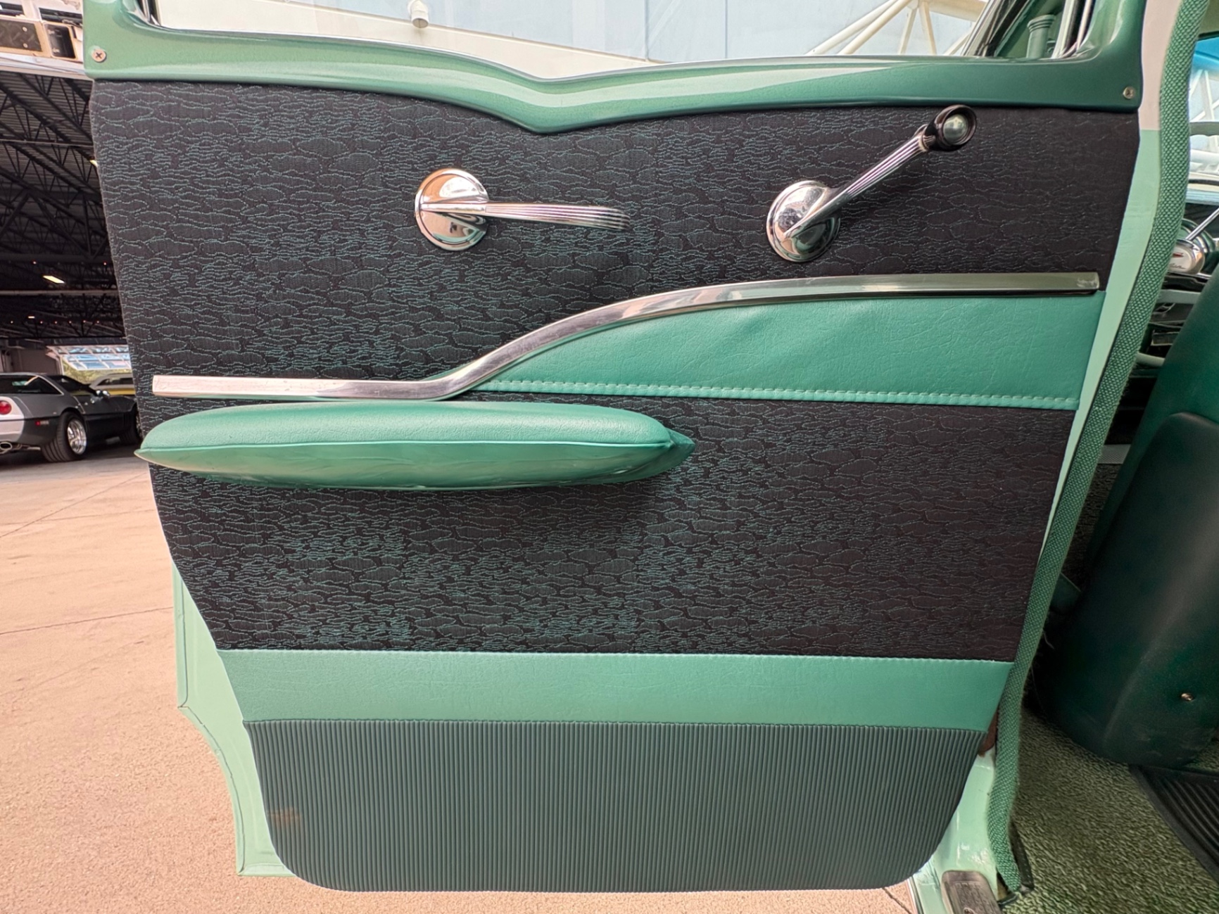 Vehicle photo 38