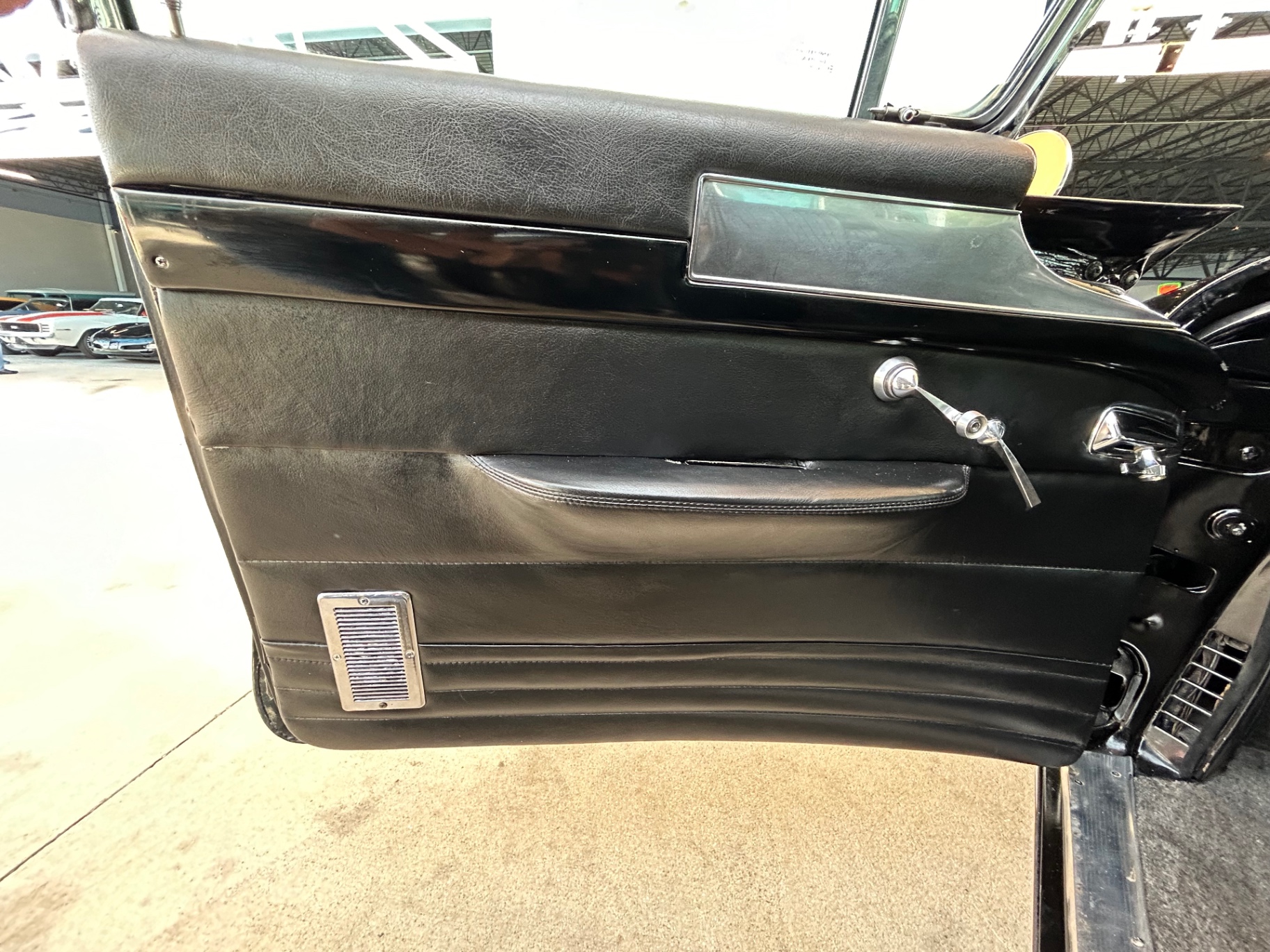 Vehicle photo 21