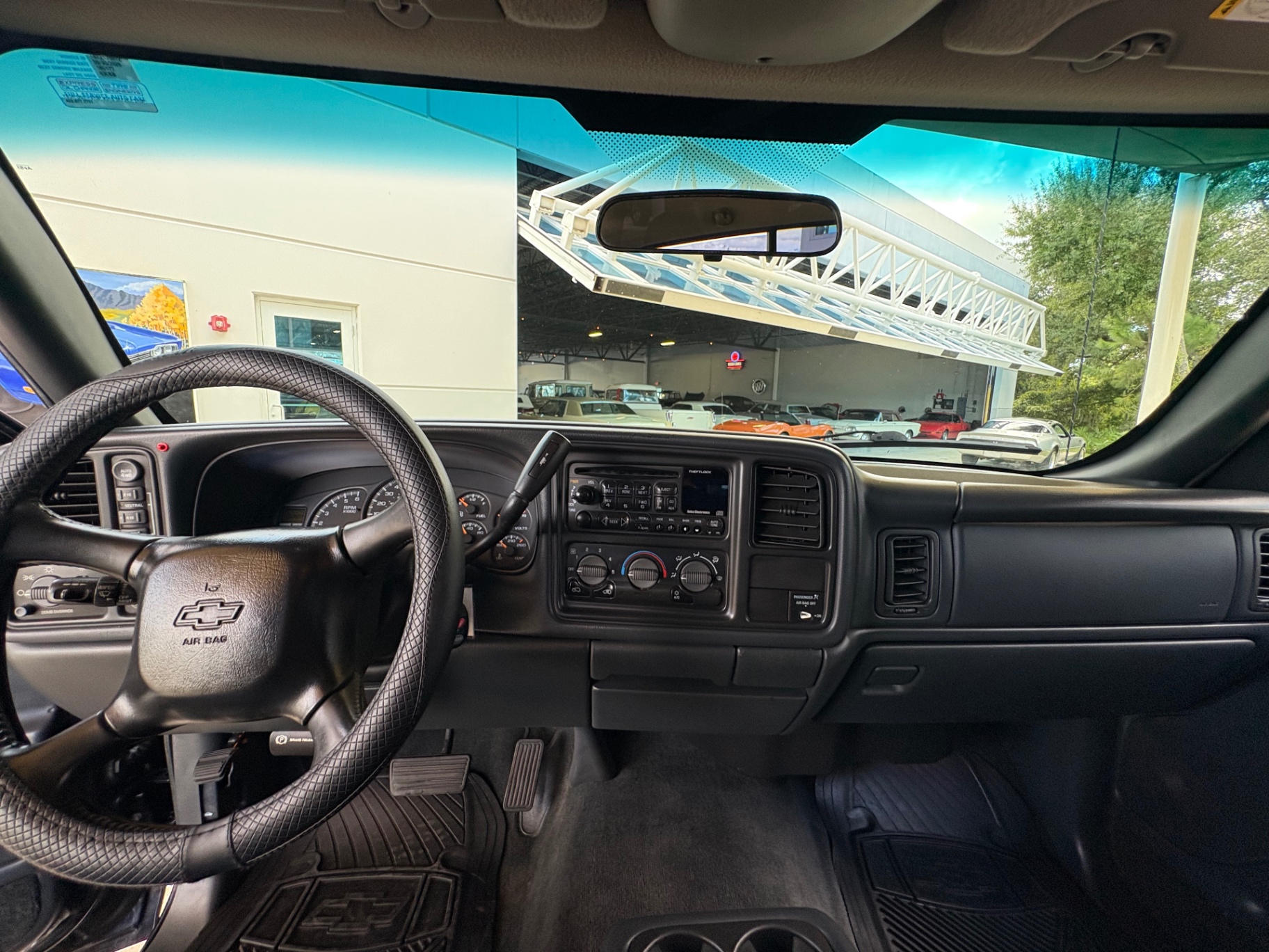 Vehicle photo 34