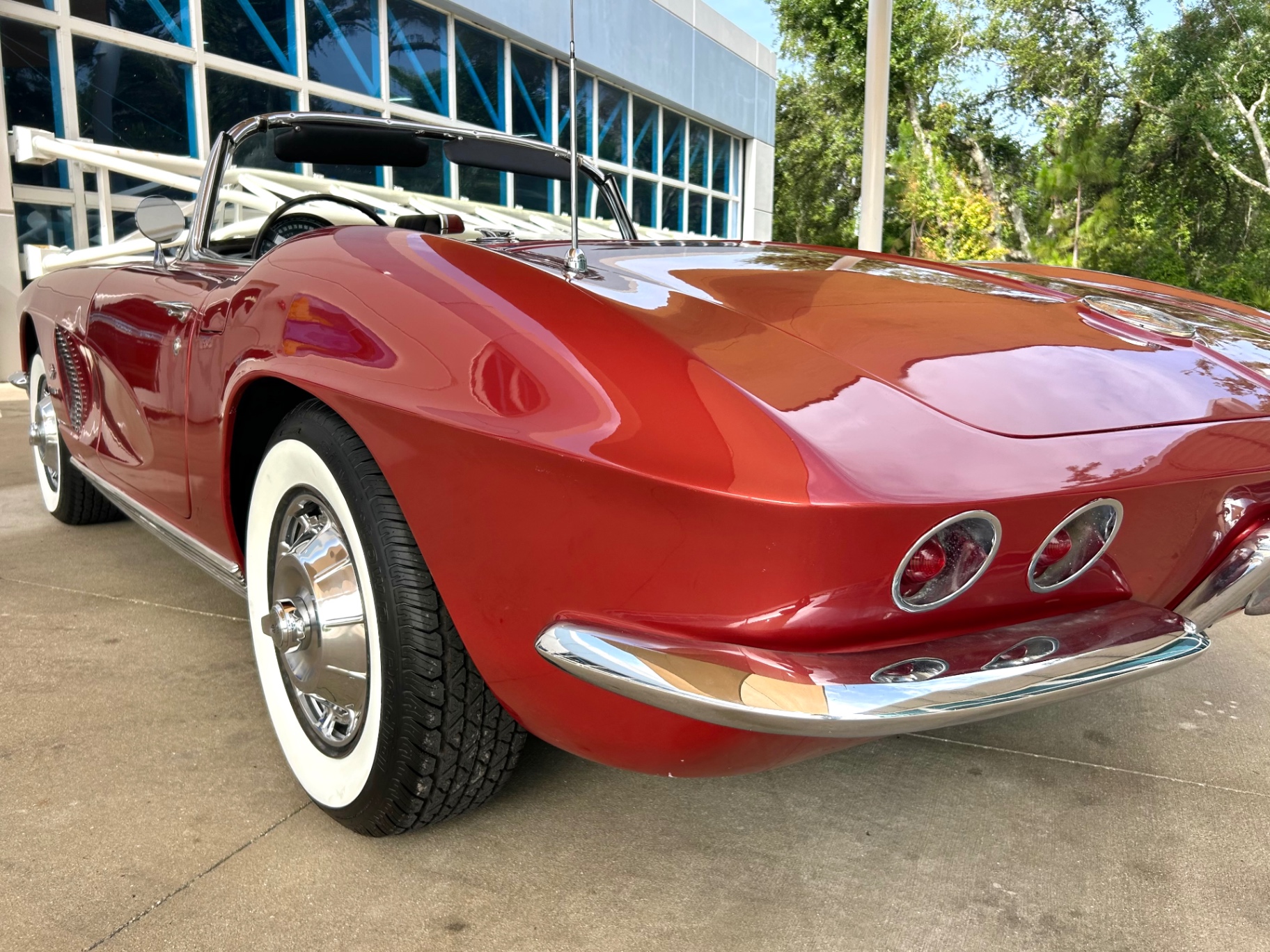Vehicle photo 14