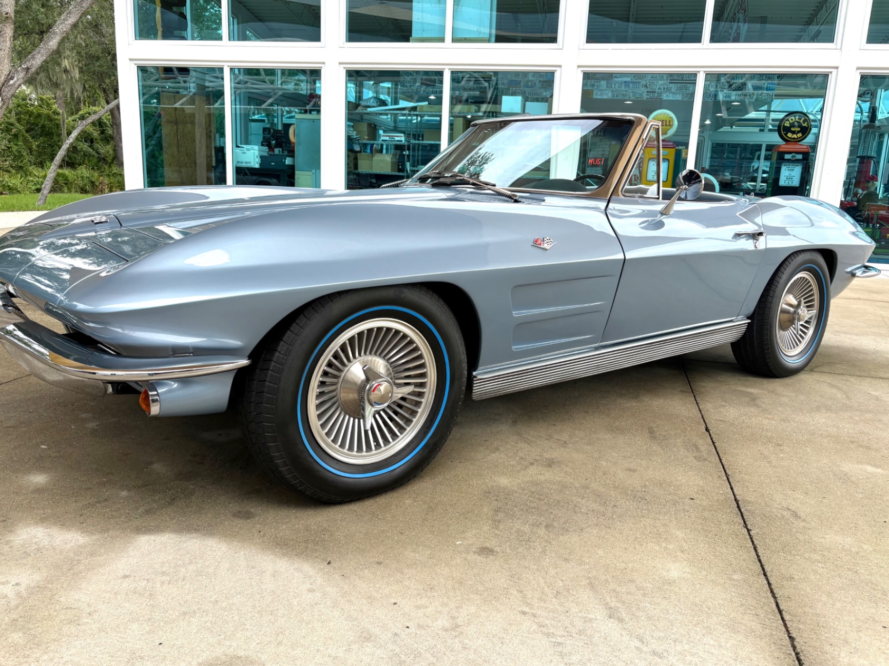 Vehicle photo 13