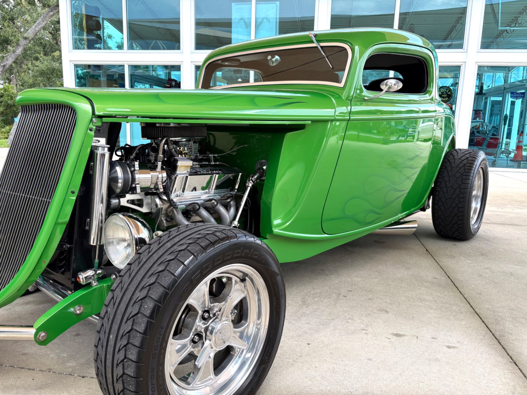 Vehicle photo 10